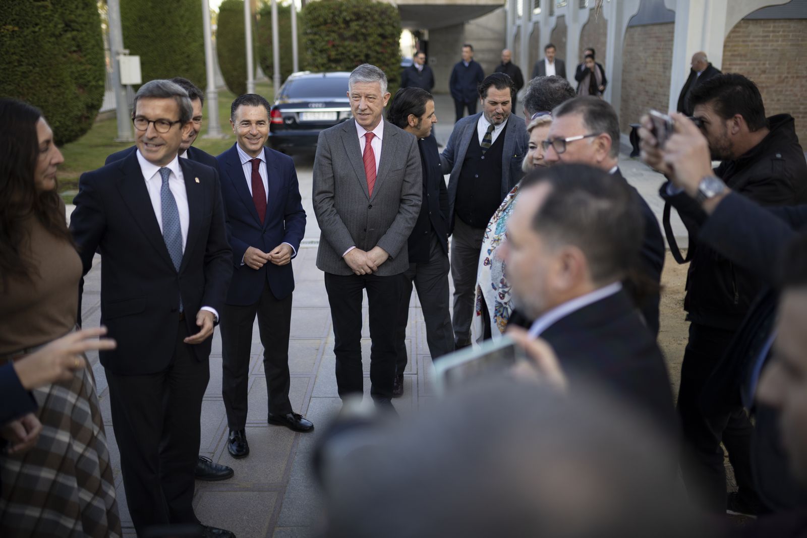 Imágenes de la recepción de los invitados al desayuno-coloquio con Jorge Paradela en el Foro Joly Andalucía