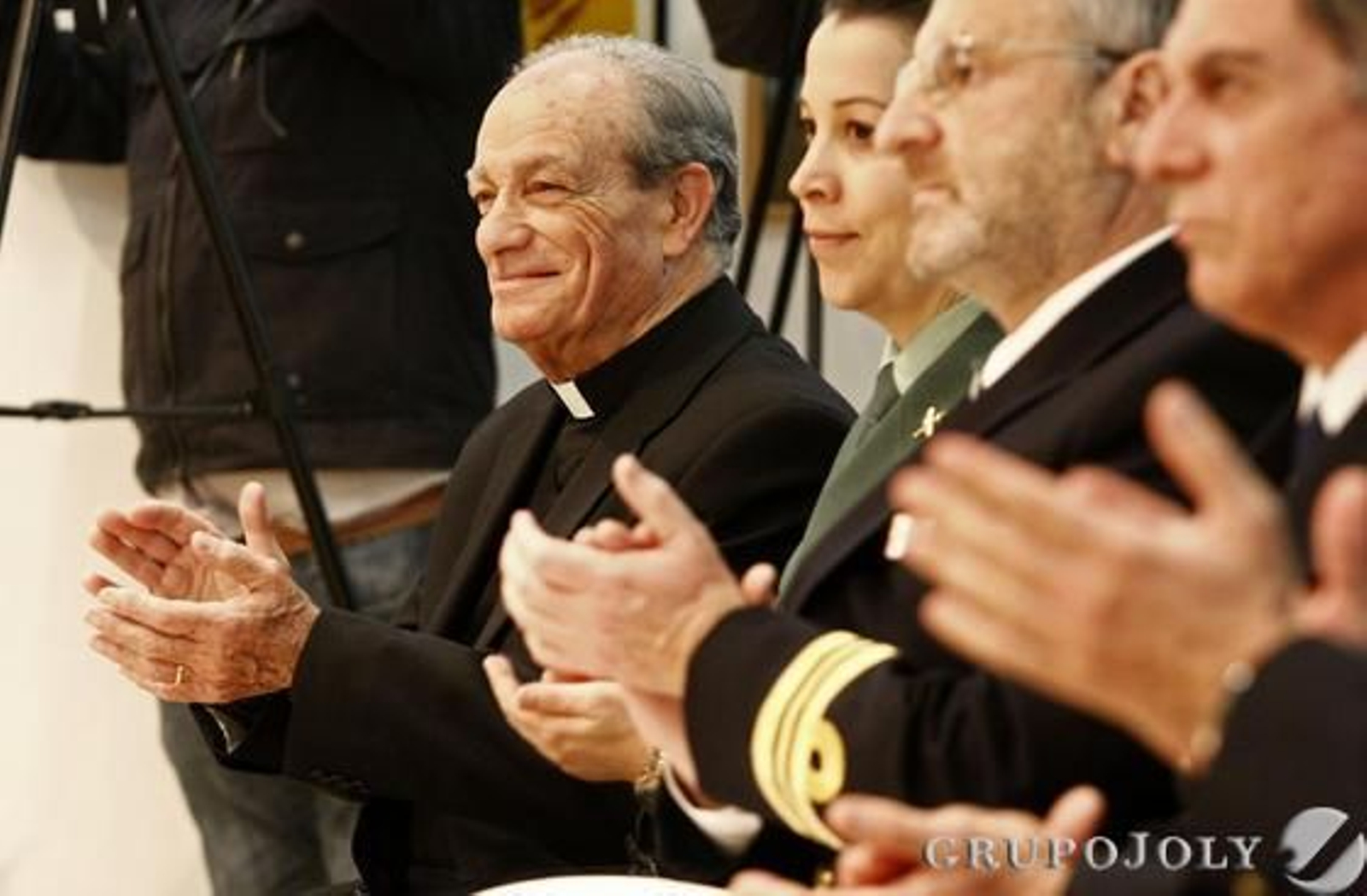 El Ayuntamiento de La Línea nombra Hijo Predilecto al arcipreste de la ciudad, que solicita unión "para sacar el pueblo adelante".

Foto: Paco Guerrero
