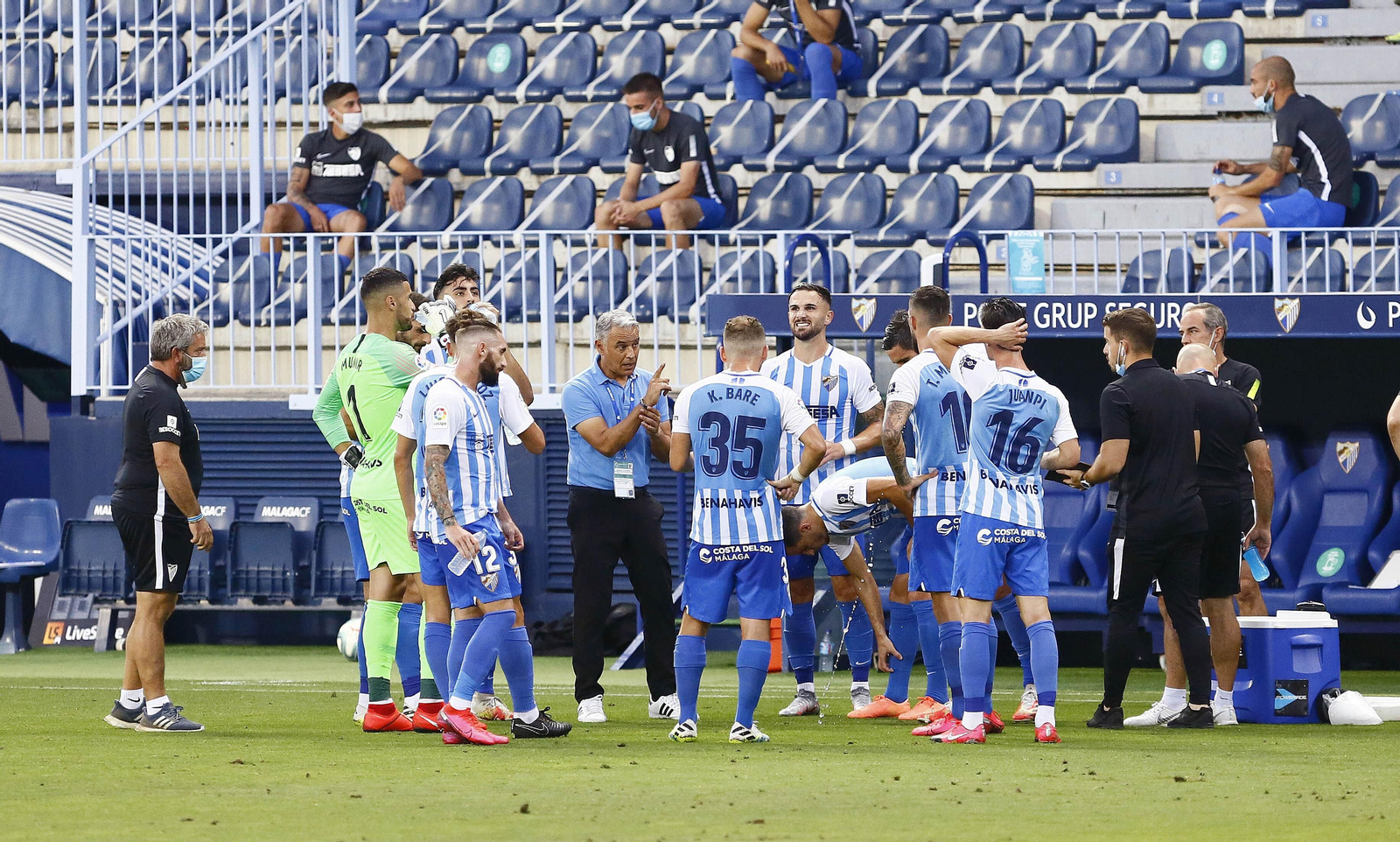 Las fotos de la liberación del Málaga CF tras ganar al Alcorcón