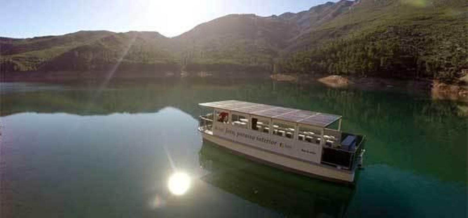 Navegar en barco por el Embalse del Tranco ya es posible