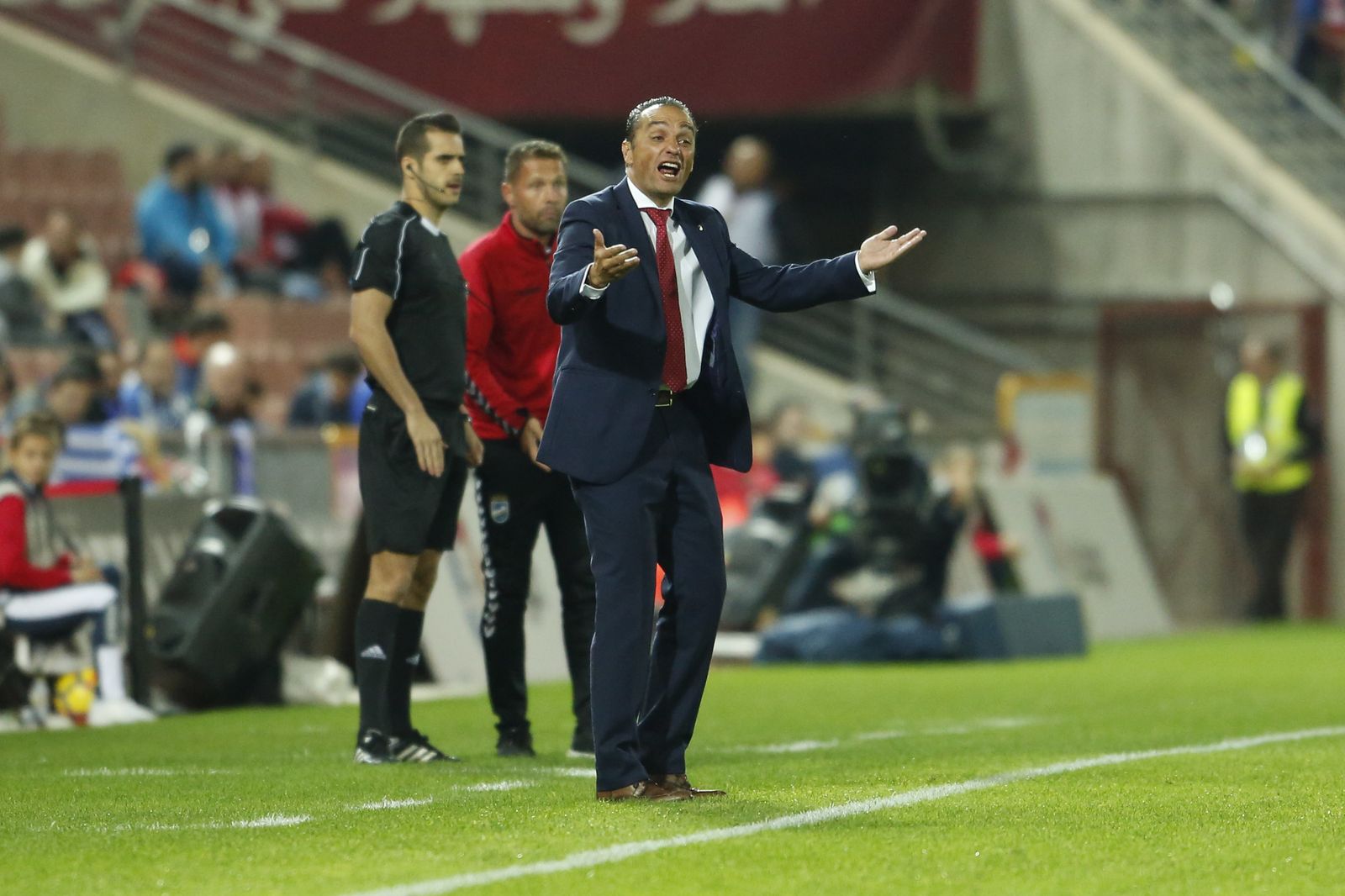 El técnico valenciano no está logrando sacar al Tenerife de la zona baja.