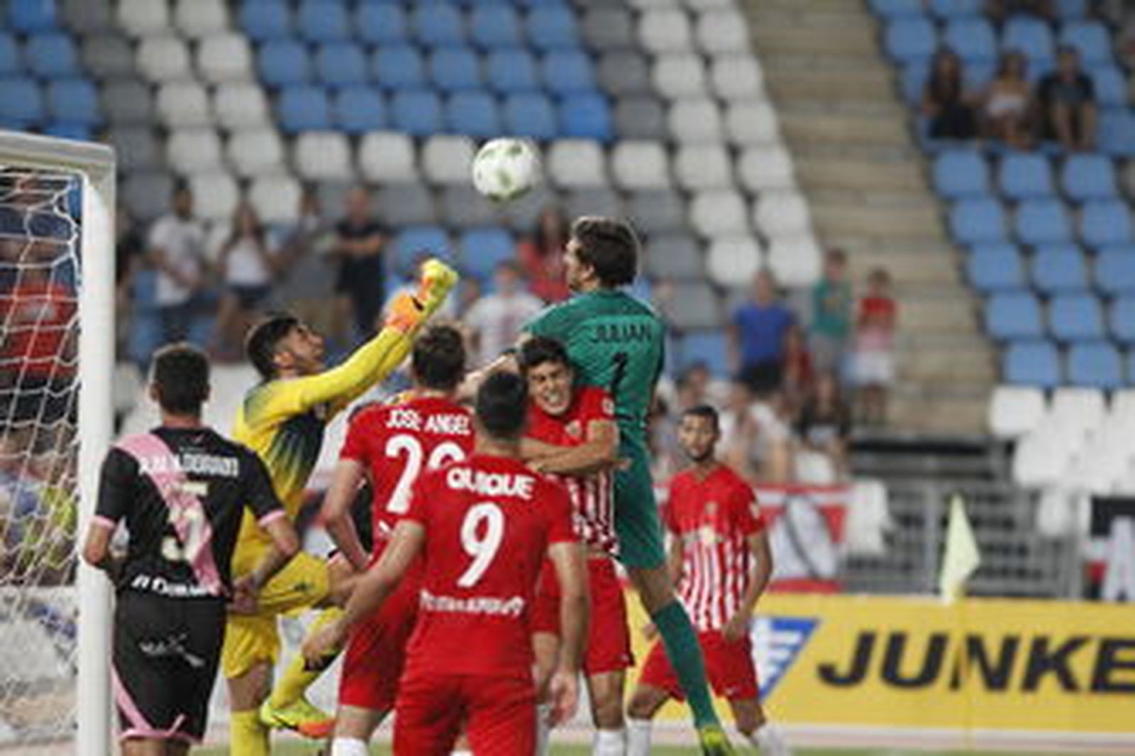 Julián facilita el pase al Rayo (0-2)