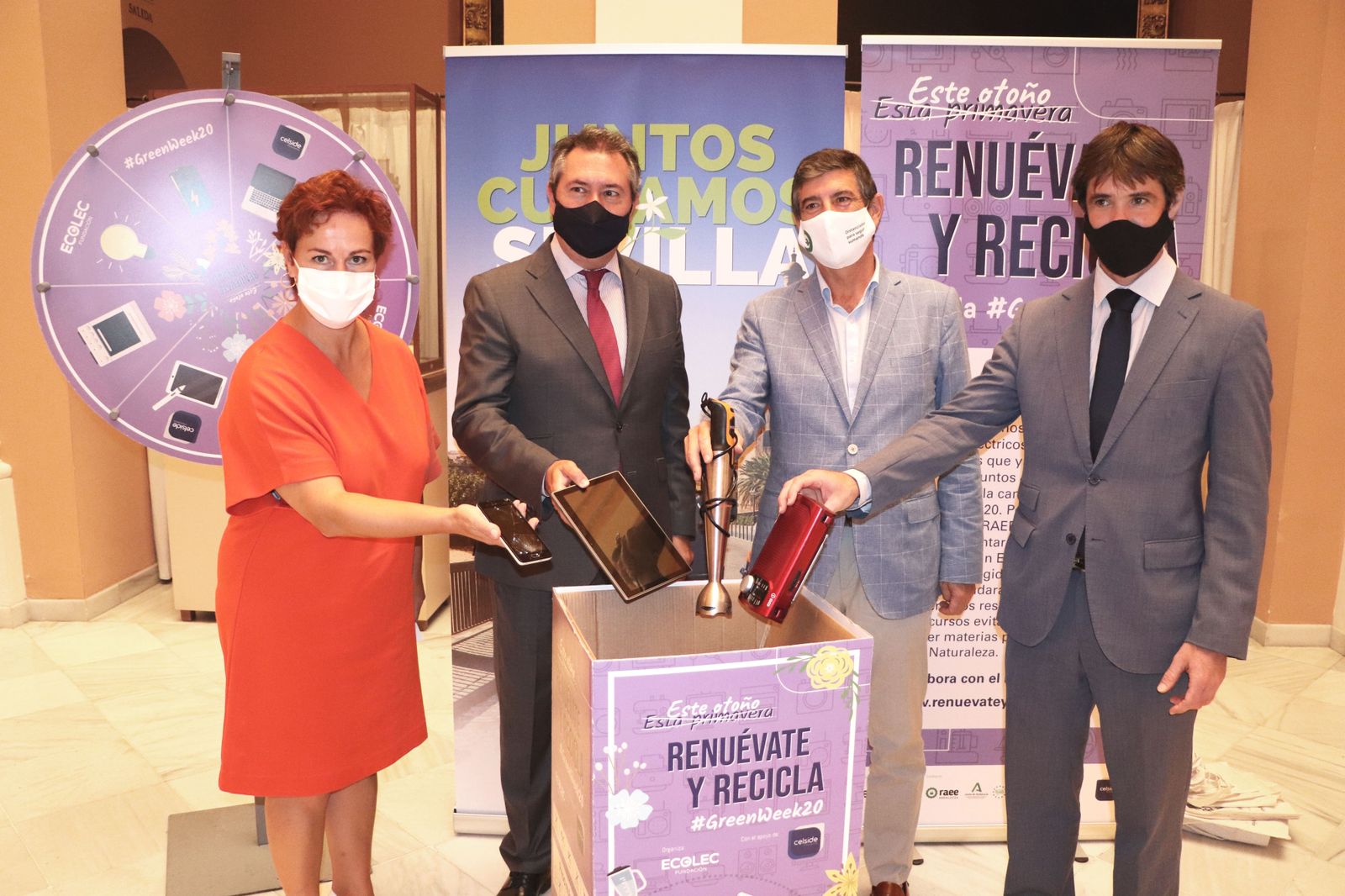 La clausura de la #GreenWeek20 de Fundación Ecolec contó con la presencia de la directora de comunicación de Celside Insurance Iberia, María Sanz; el alcalde de Sevilla, Juan Espadas; el director general de la Fundación Ecolec, Luis Moreno, así como David Guevara, delegado de Transición Ecológica.