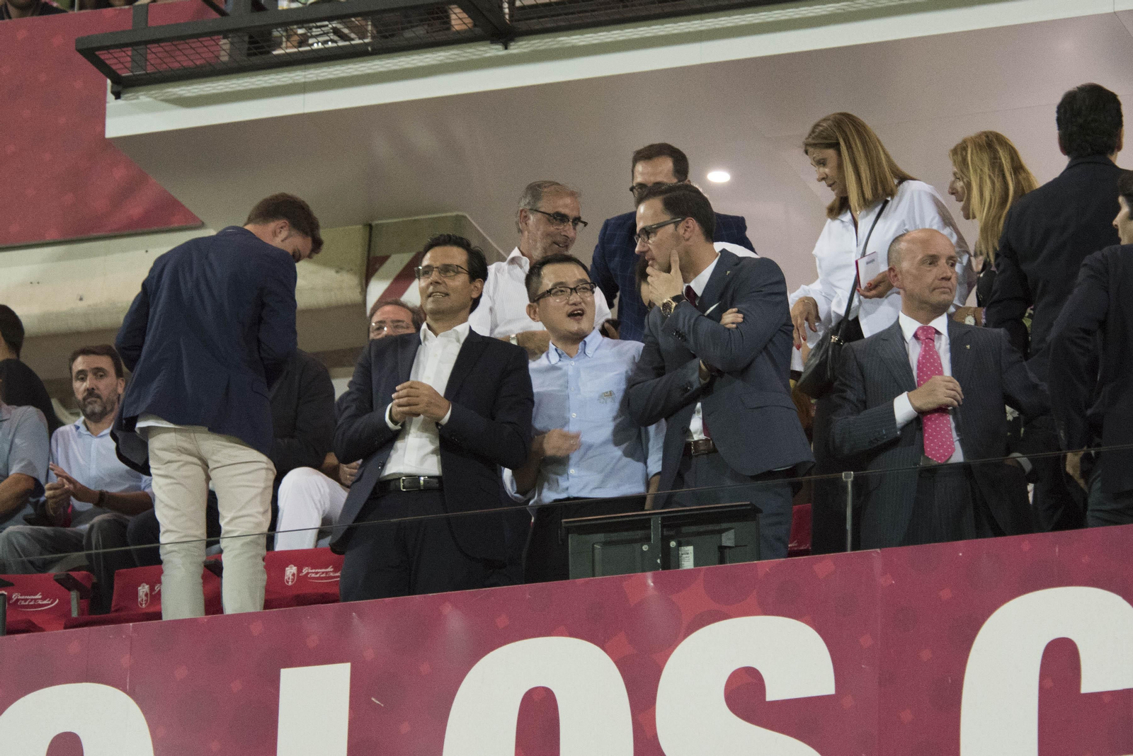 Jiang Lizhang, junto al alcalde Francisco Cuenca, antes de un partido de esta temporada.
