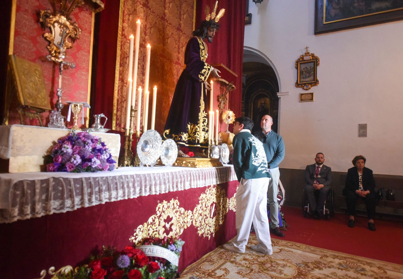Las fotos del solemne besapiés del Señor de la Humildad y Paciencia de Córdoba