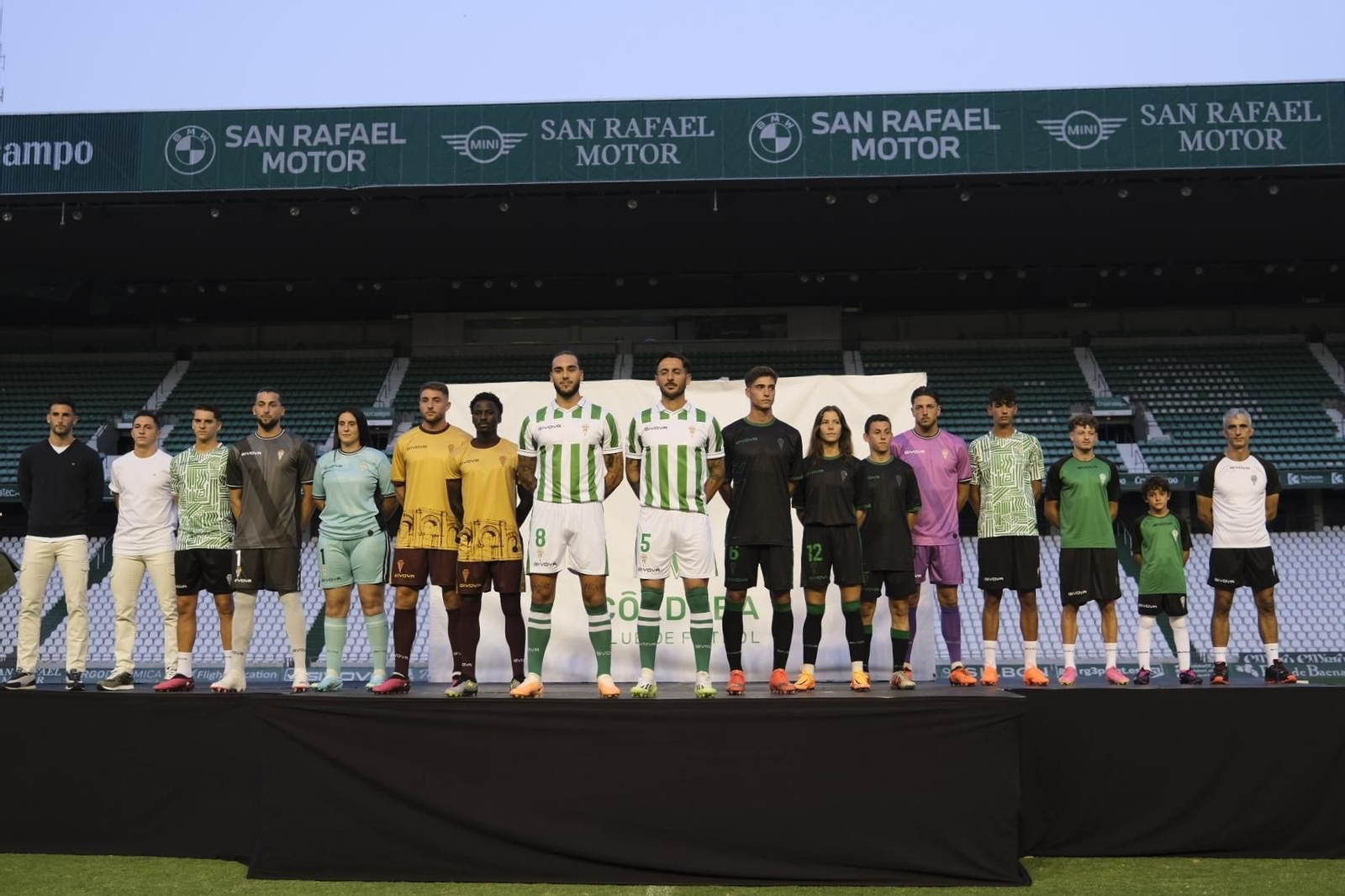Las mejores fotos de las nuevas camisetas del Córdoba CF Las mejores fotos de las nuevas camisetas del Córdoba CF