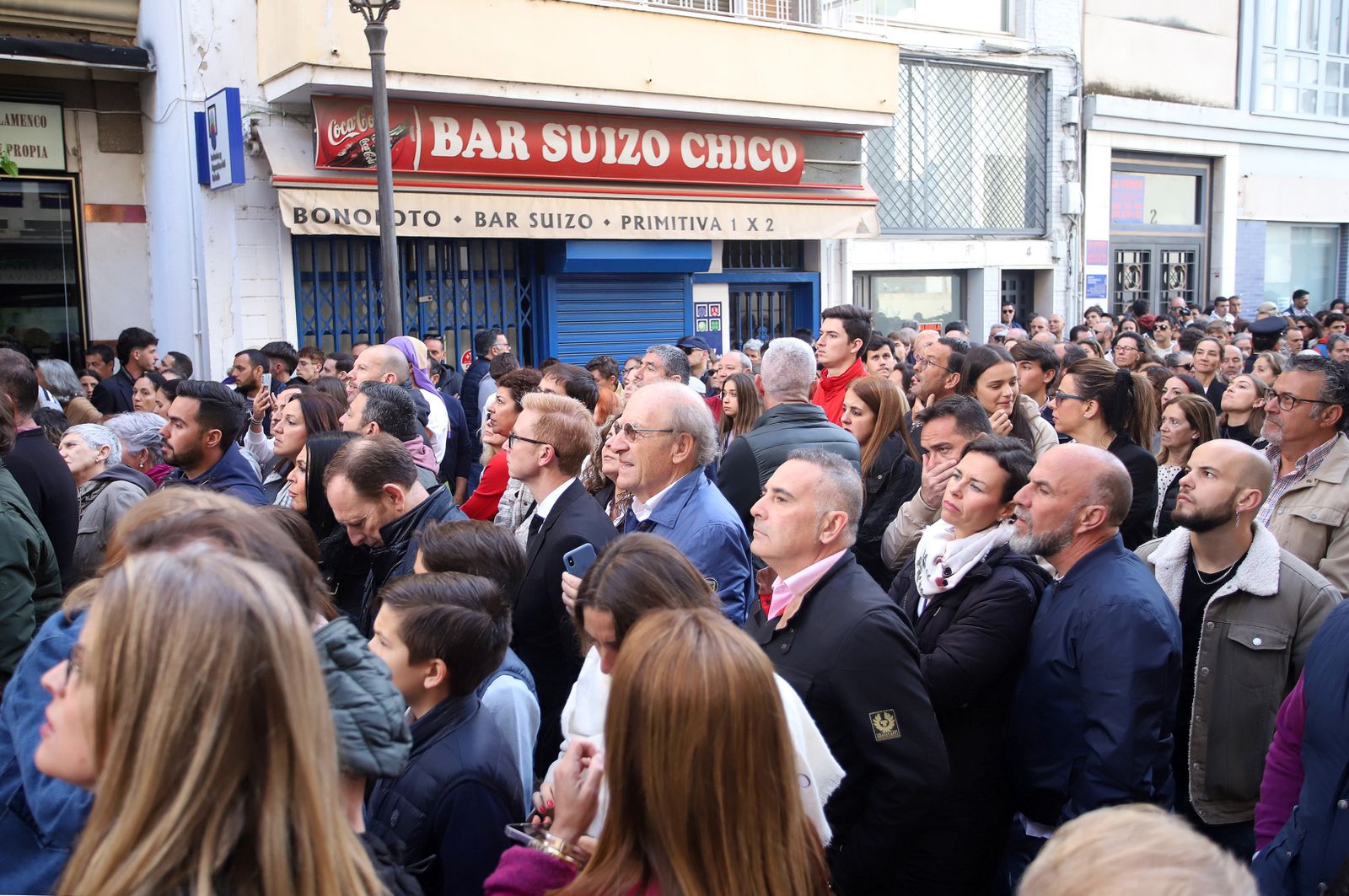 La Hermandad El Nazareno en la madrugá de la Semana Santa de Huelva 2023, en imágenes