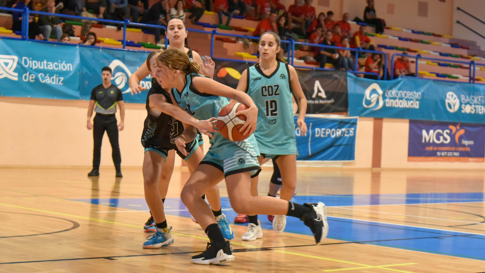 Las fotos de la segunda jornada del Andaluz infantil femenino de baloncesto en La Línea