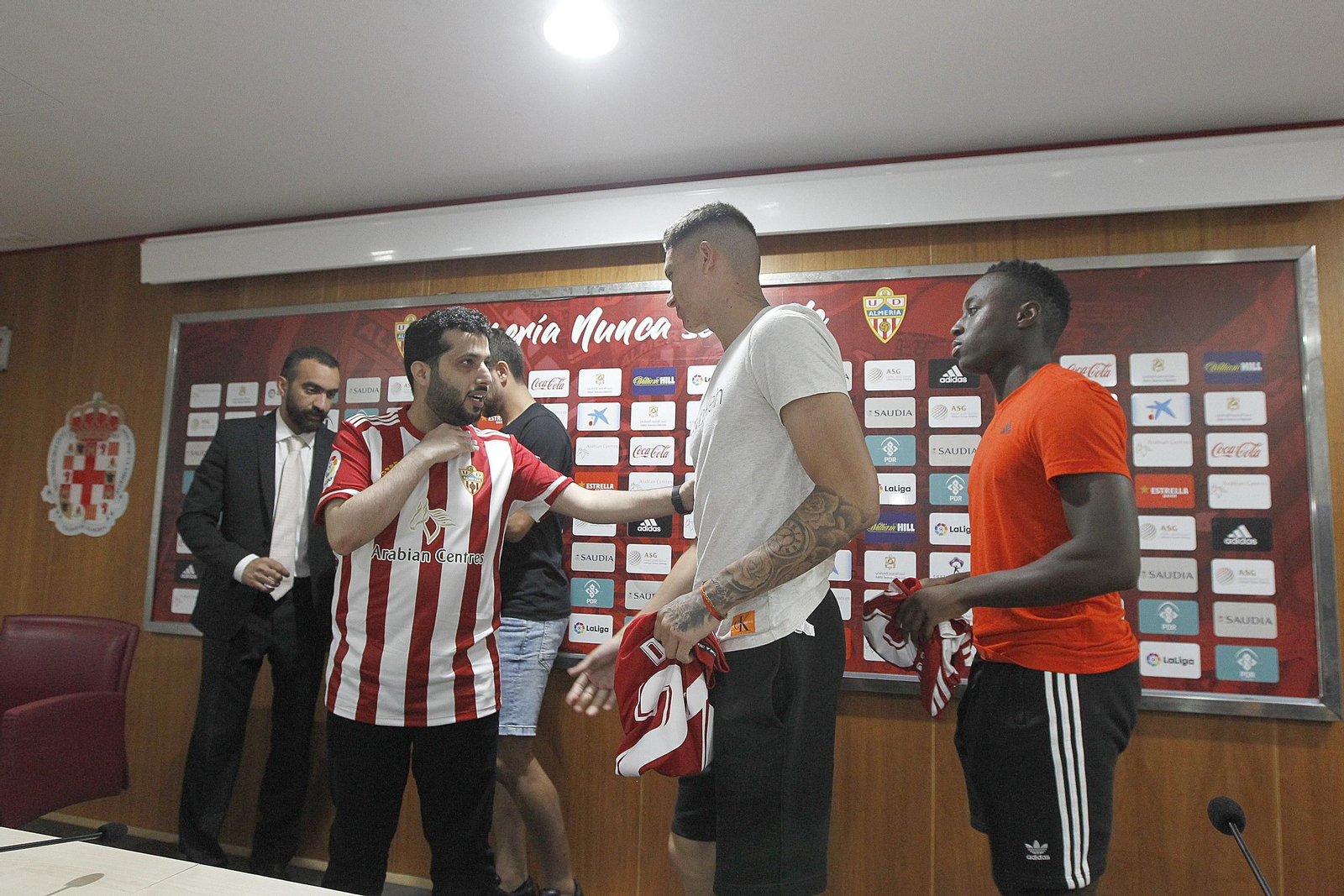 Fotogalería rueda de prensa dueño U.D. Almería, Turki Al-Sheik