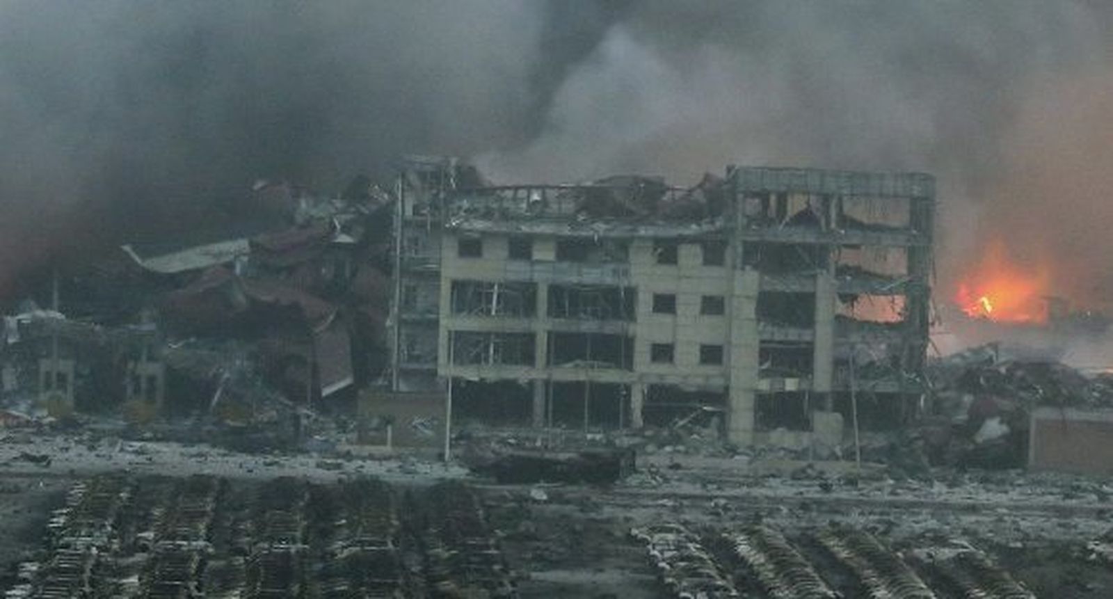 Toneladas de cianuro amenazan a la ciudad china de Tianjin tras las explosiones en su puerto