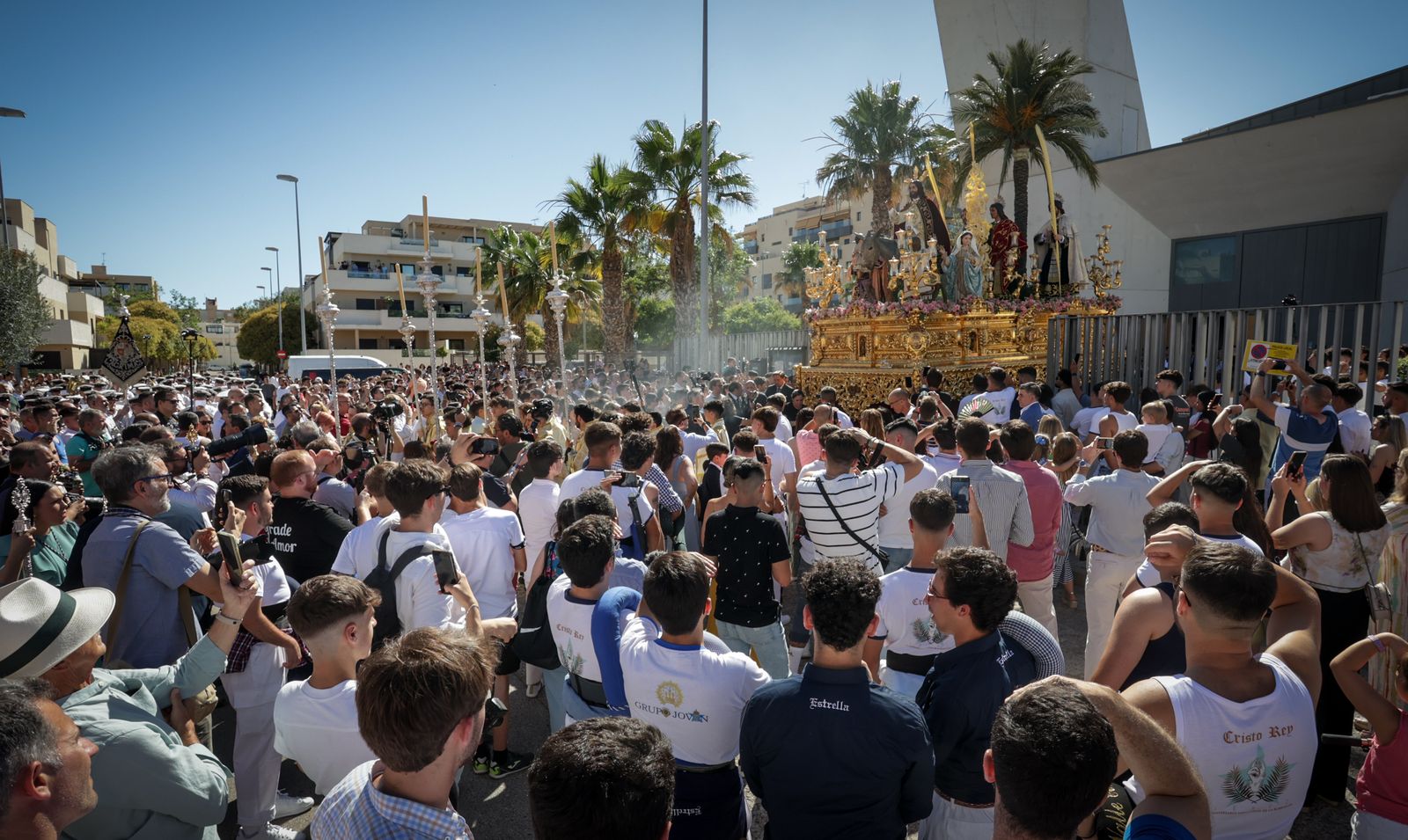 Imágenes de la procesión de Cristo Rey a su vuelta a la Escuela San José