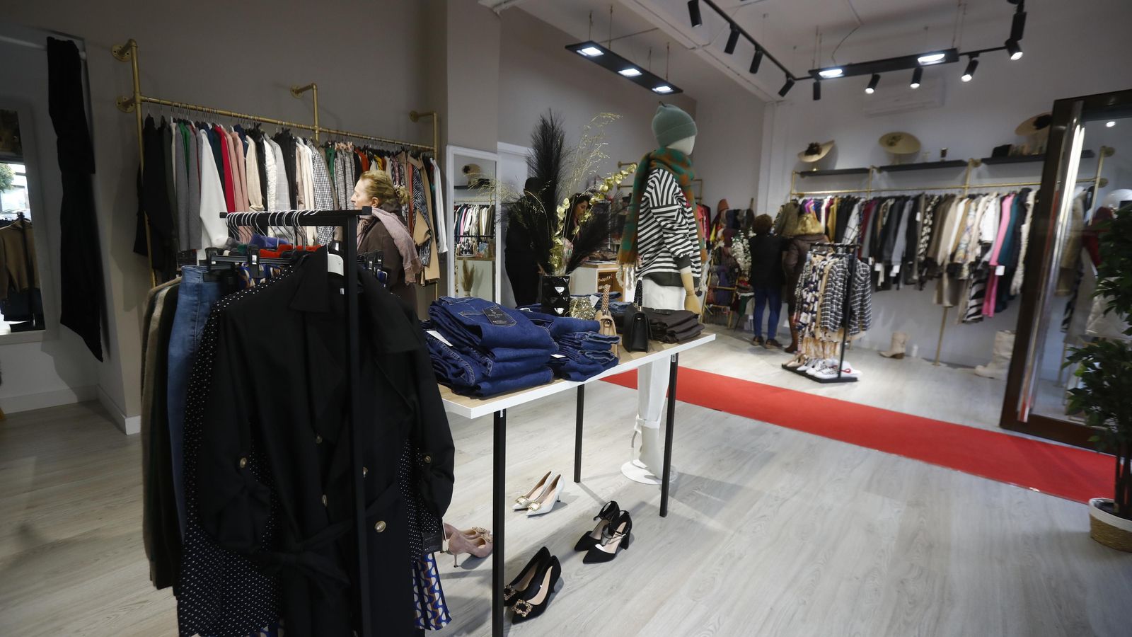 La empresaria cordobesa también ha apostado por una selección de zapatería y complementos para dar el toque final a sus looks