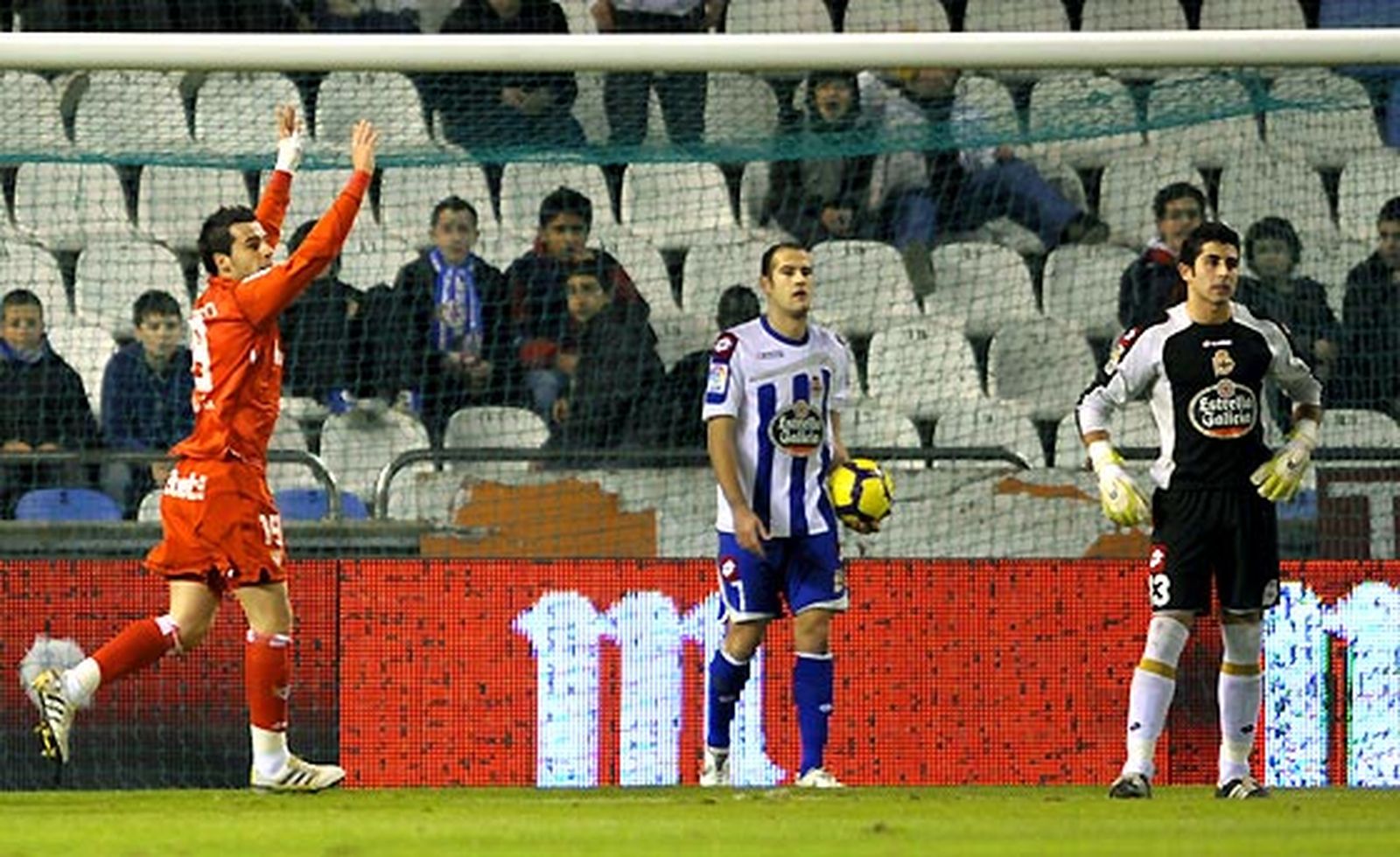 Álvaro Negredo celebra su gol ante el Deportivo.

Foto: Reuters / Afp Photo / Efe