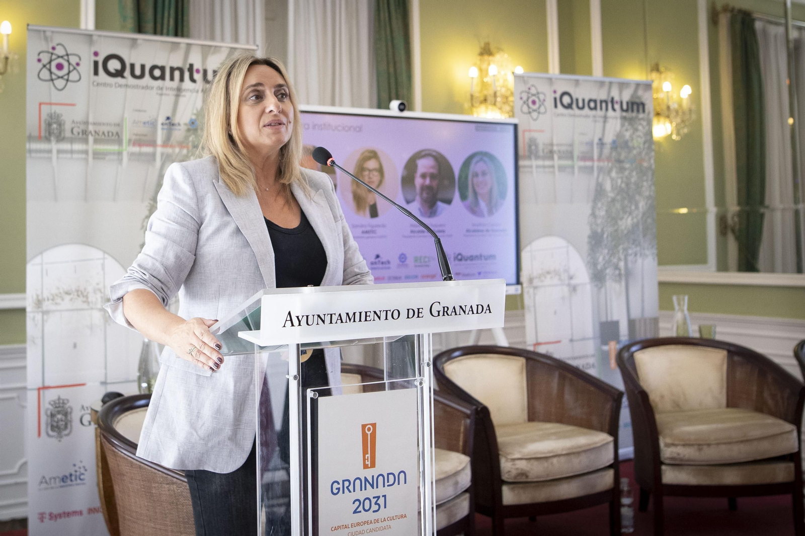 Carazo en la inauguracion de la I Jornada Inteligencia Artificial e Innovación Urbana en Granada.