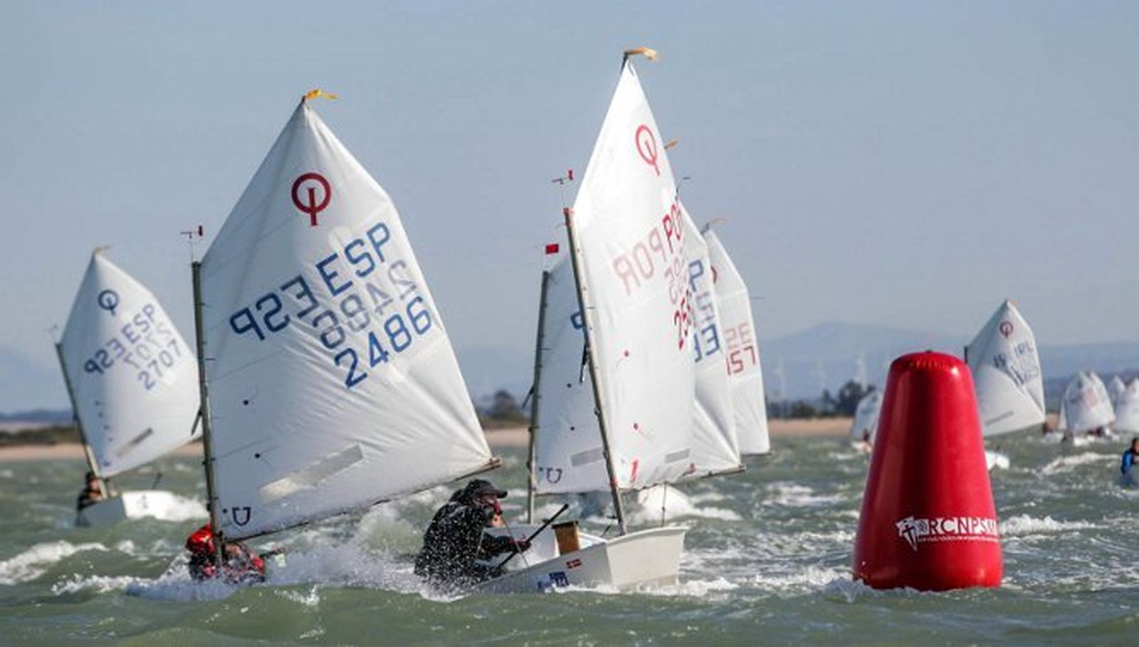 IV Regata Ciudad del Puerto, el pasado mes de enero, en aguas de la Bahía.