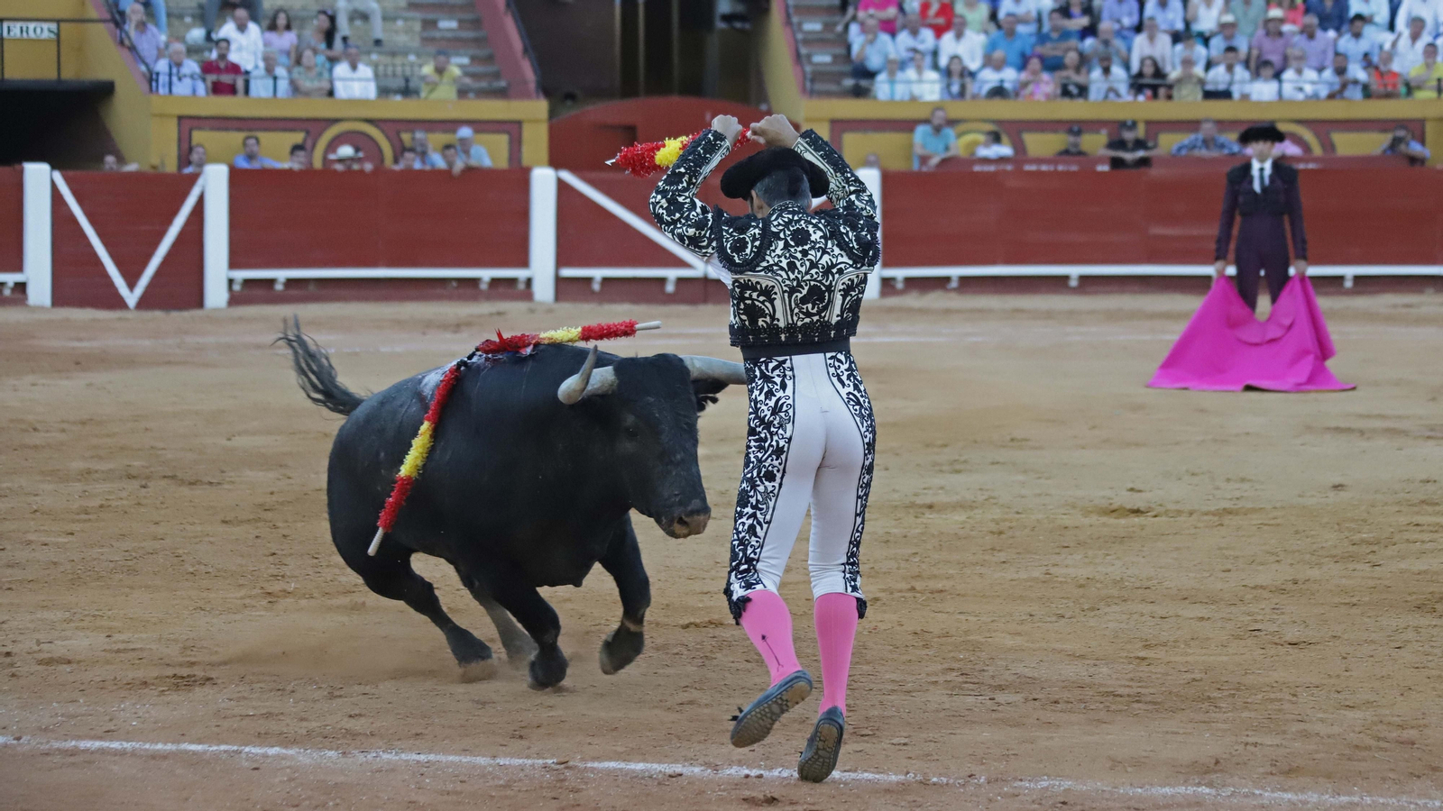 Fotos de la corrida del sábado de la Feria Taurina de Algeciras: Ferrera, Chacón y López Simón