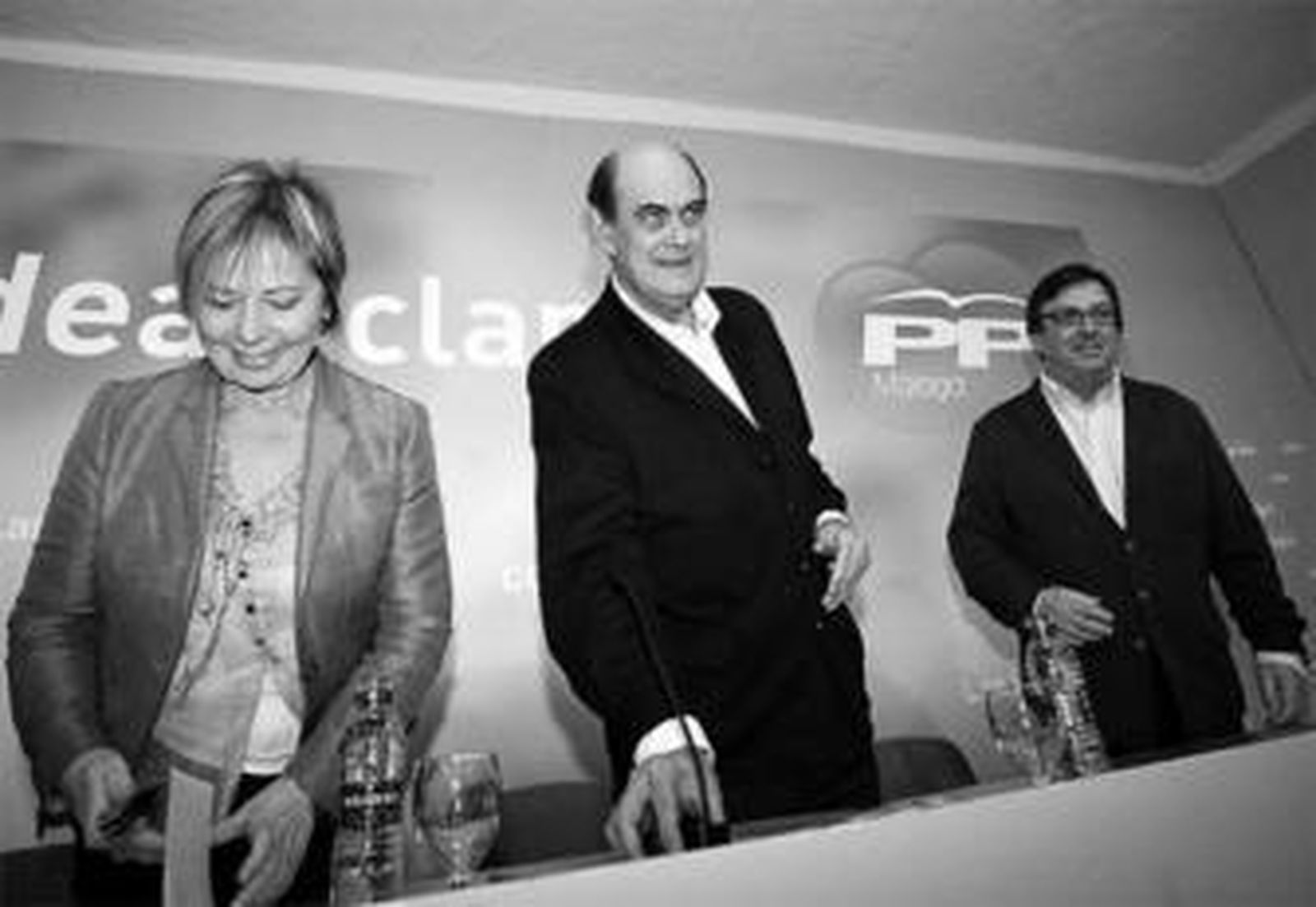 Celia Villalobos, Ignacio Astarloa y Federico Souvirón, ayer.