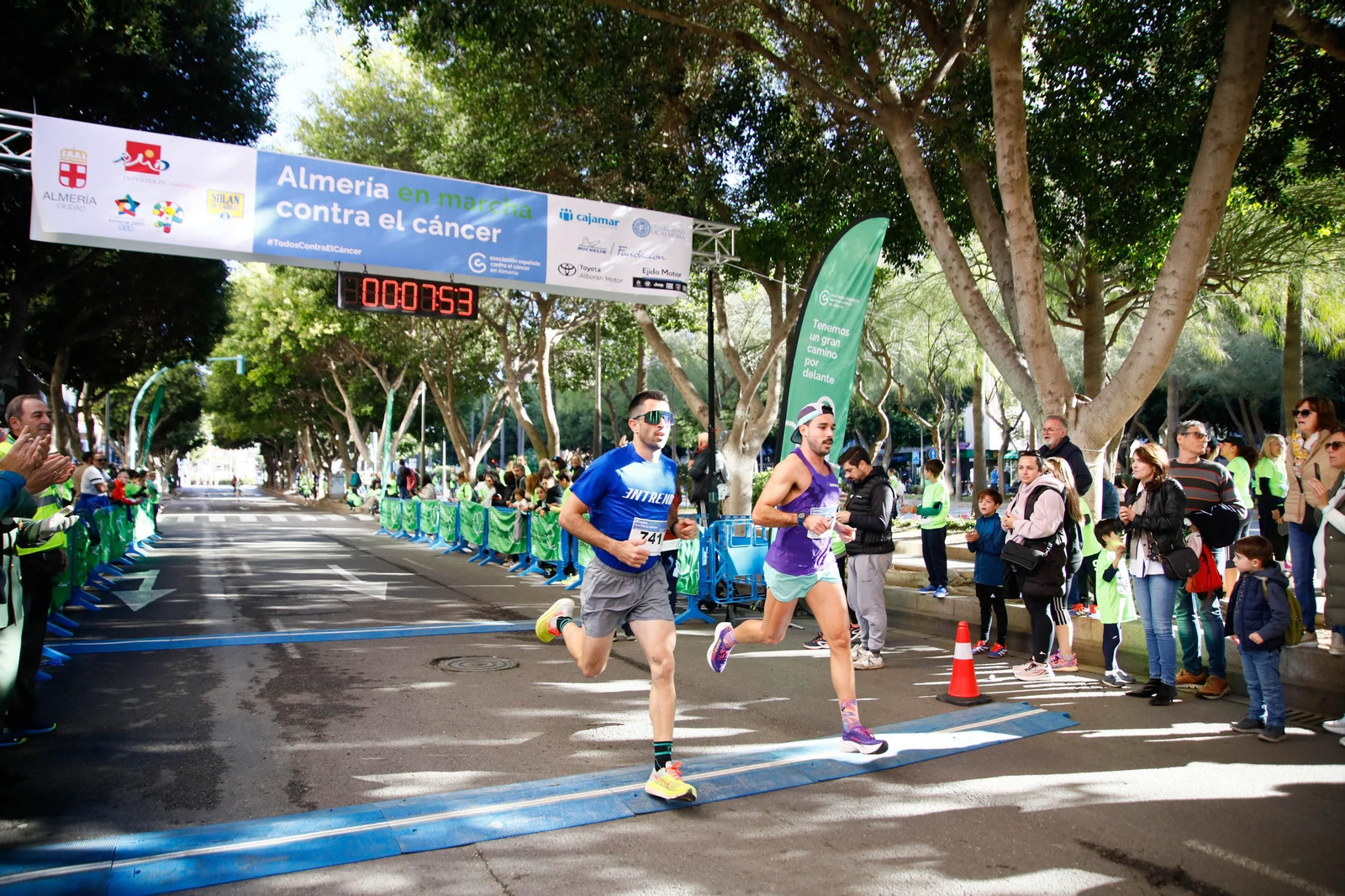 Imágenes de la Carrera contra el Cáncer de Almería