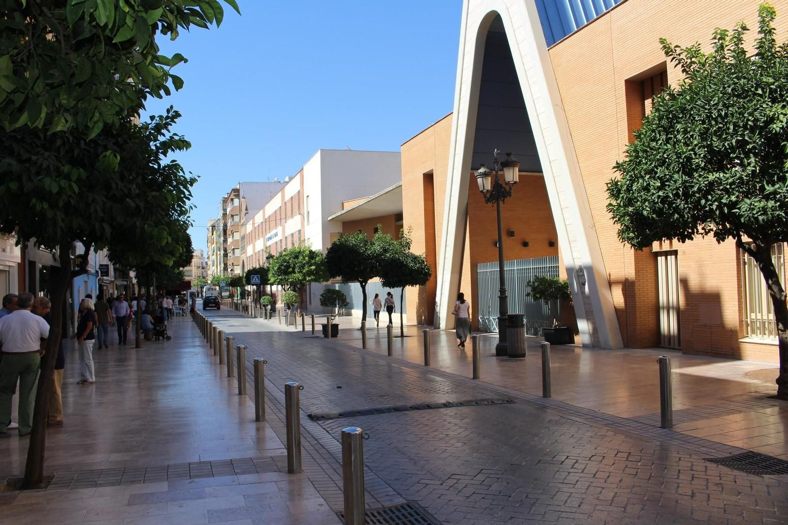 Un tramo de la Matallana, la calle principal de Puente Genil.