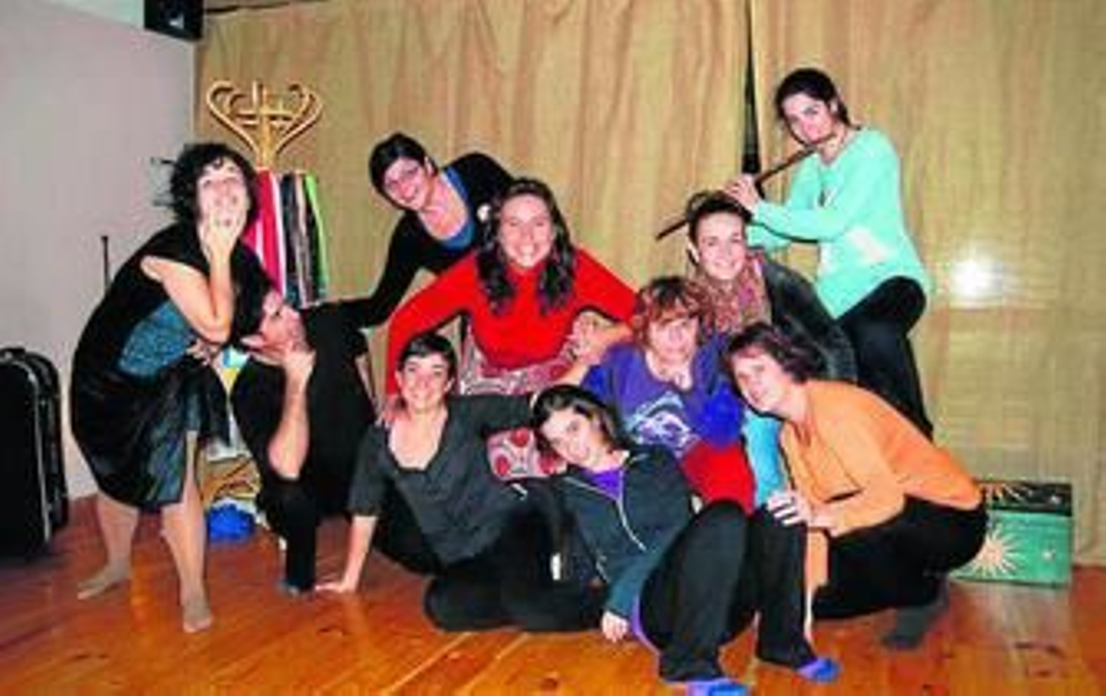 Actores de TransCrea con Cristina Domínguez, en el centro.