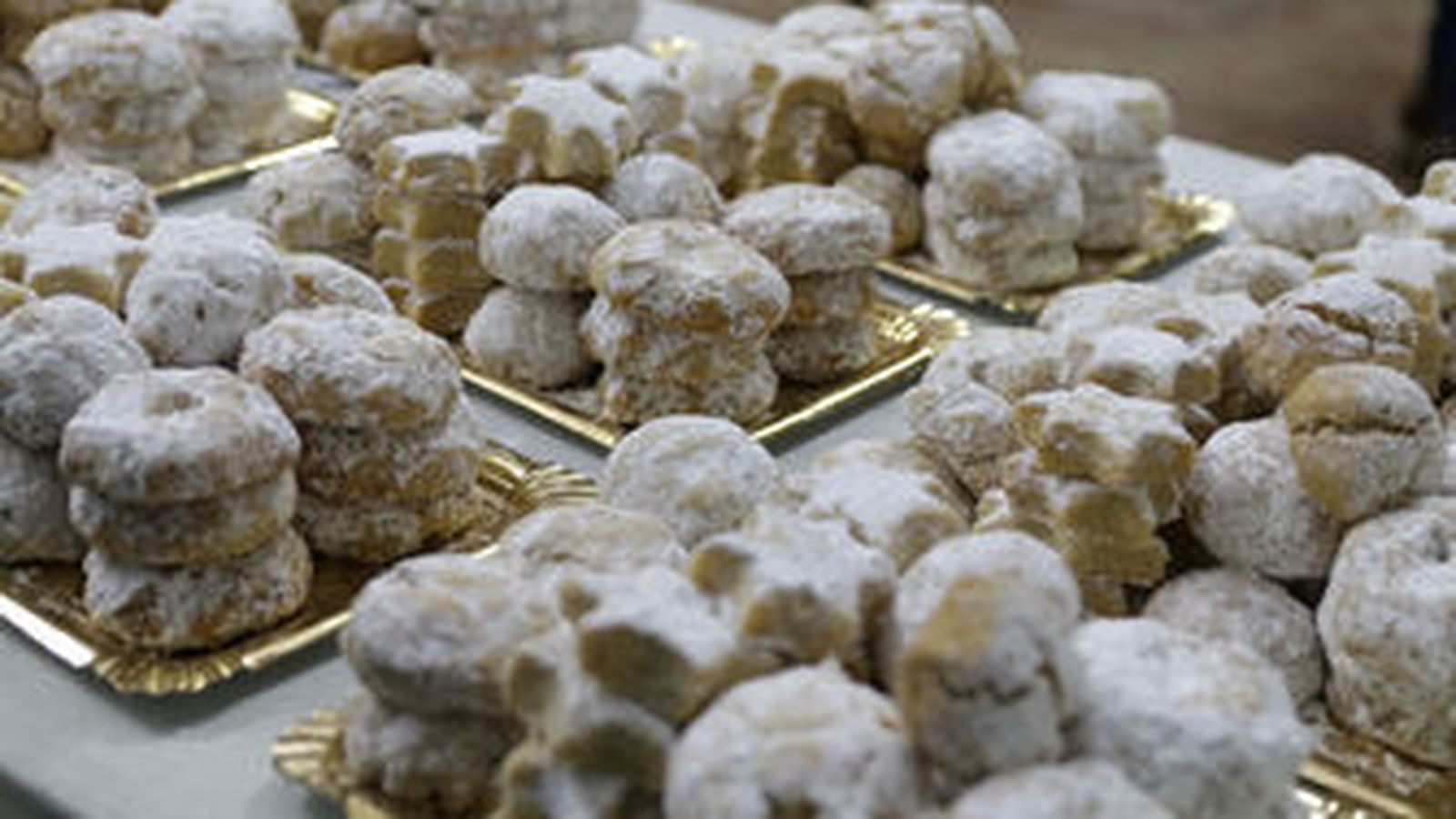 Almendraditos, borrachuelos y roscos de vino o anís