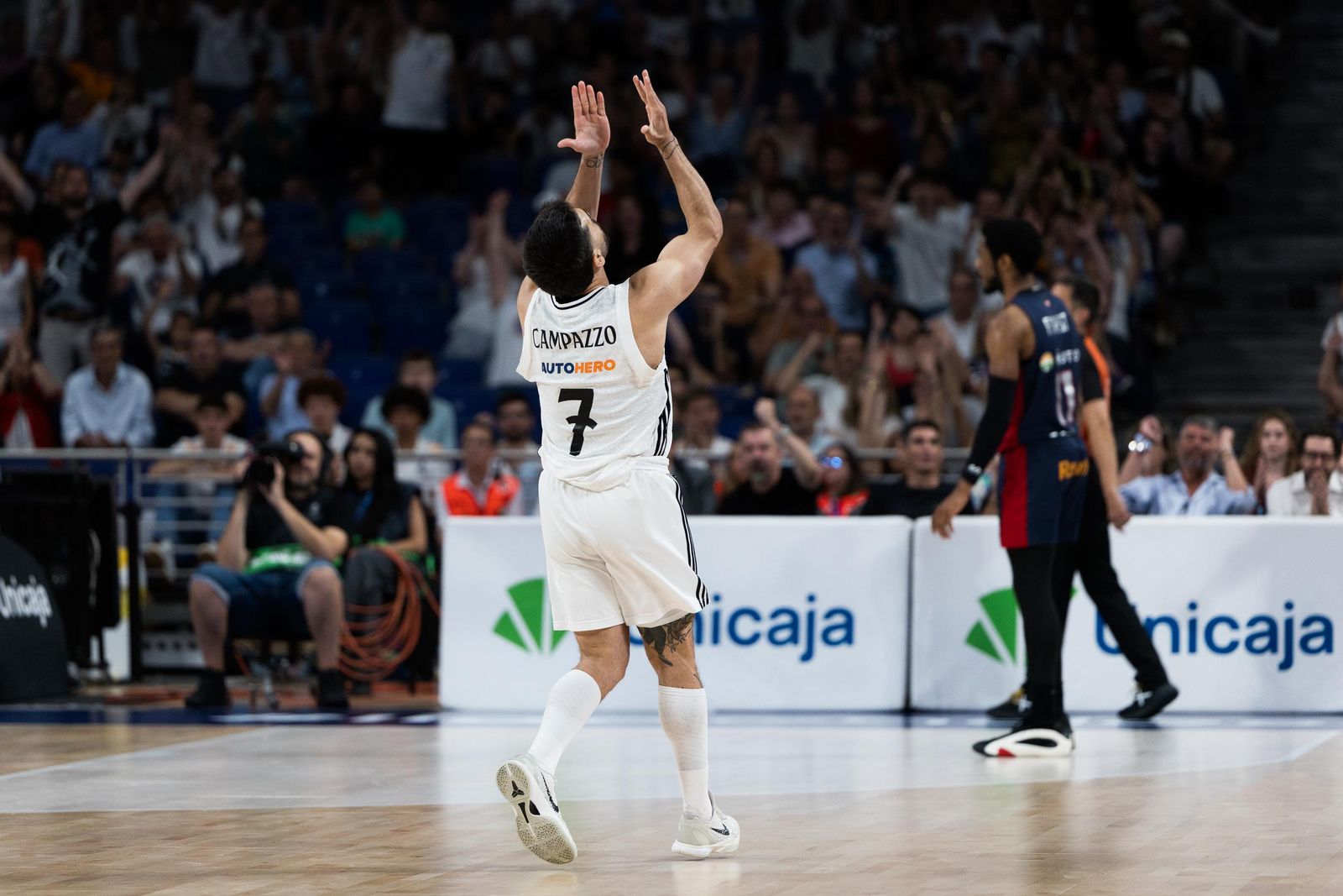 El Real Madrid sufre pero gana al Baskonia (82-76)