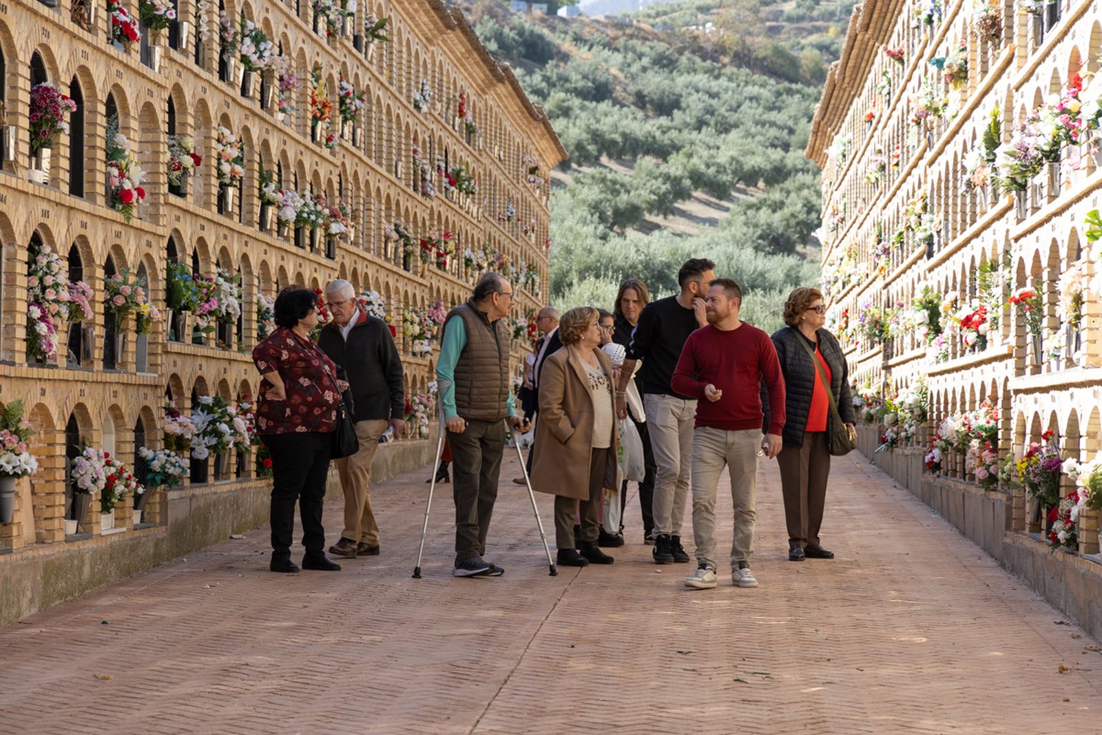 Día de Los Santos en el cementerio de San Fernando y San Eufrasio de Jaén, en imágenes
