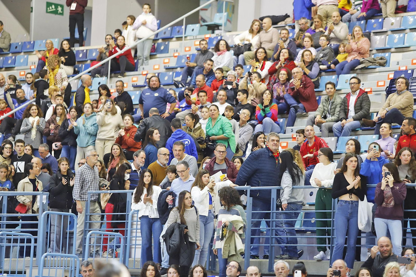 Ambiente en las gradas en el partido de la selección Española femenina de baloncesto contra Islnadia