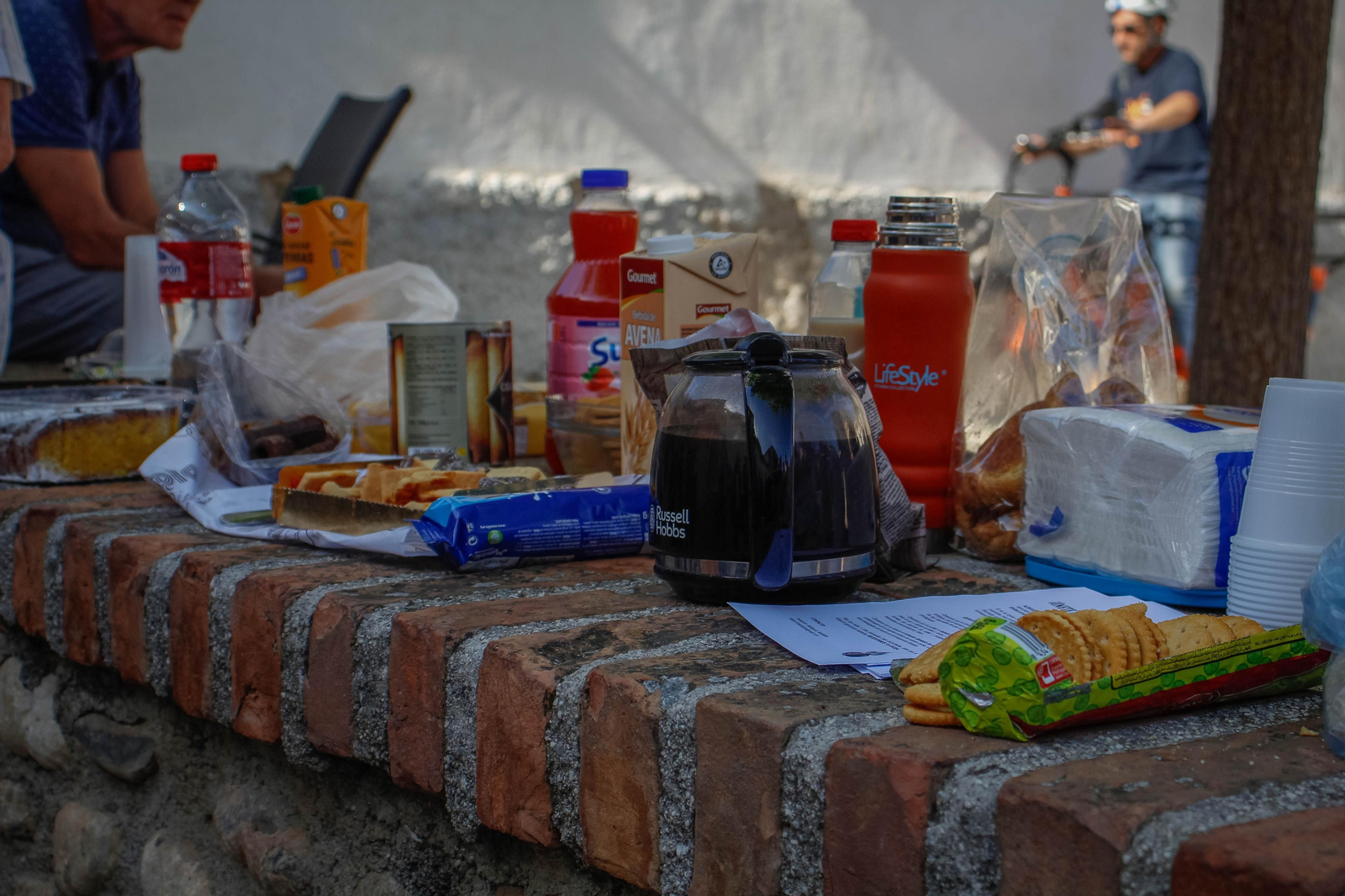 Cafetada contra el turismo masificado en el Albaicín, en imágenes