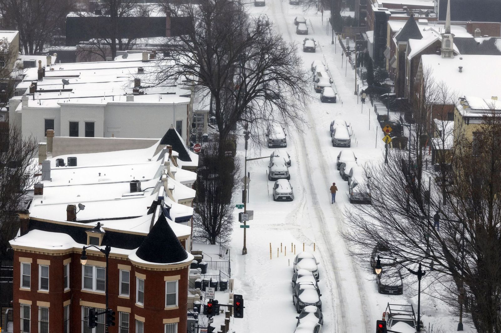 Las gélidas y blancas imágenes que deja la tormenta monstruosa en los EEUU