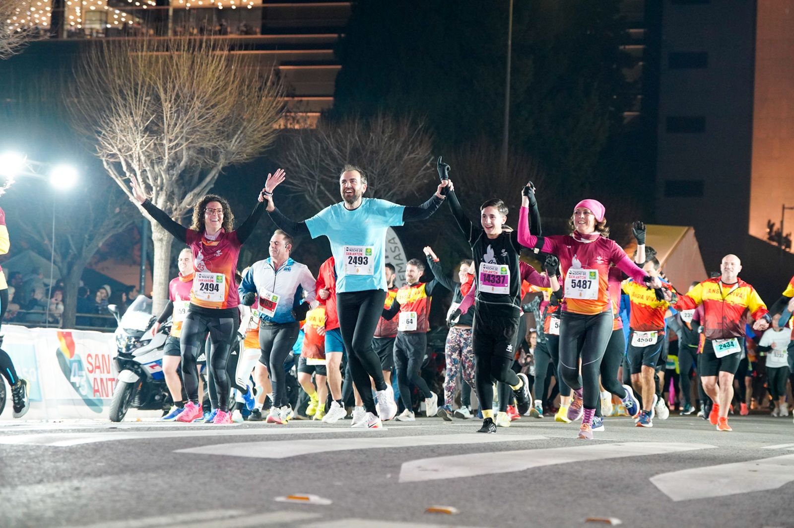 En imágenes: búscate en tu llegada a meta de la Carrera de San Antón 2026 (1)