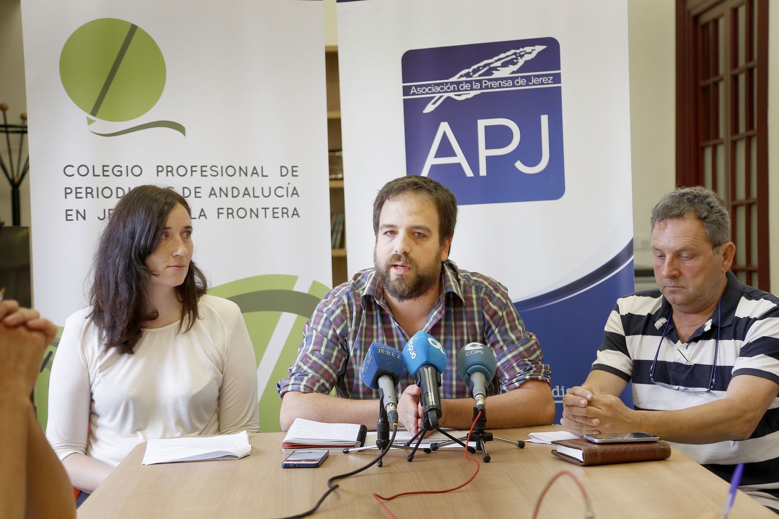 Ángel Cardiel, junto a miembros de su lista al Consejo Ciudadano de Podemos Jerez.