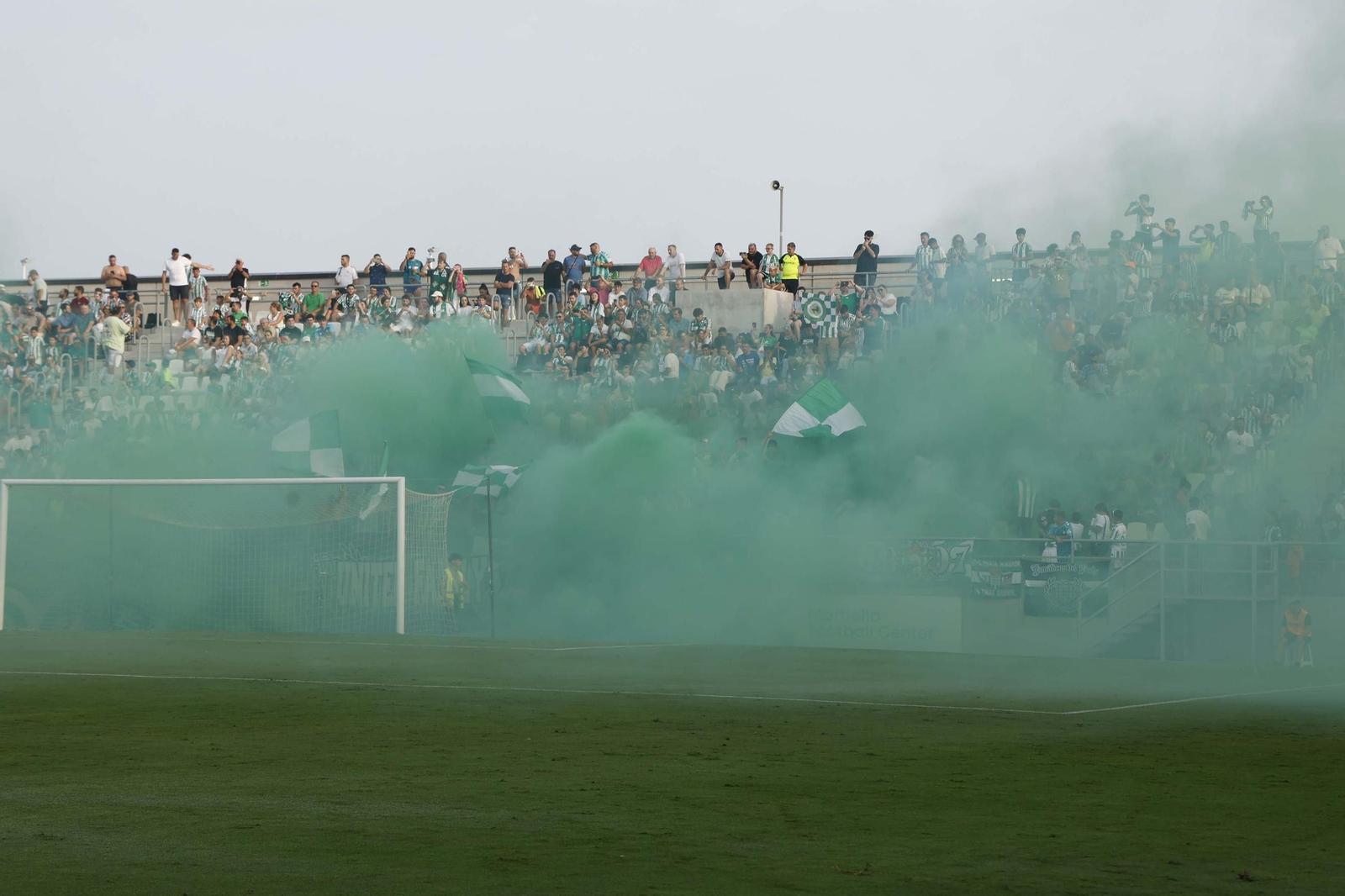 Las fotos del Betis-Como disputado en el Ciudad de La Línea (2-3)