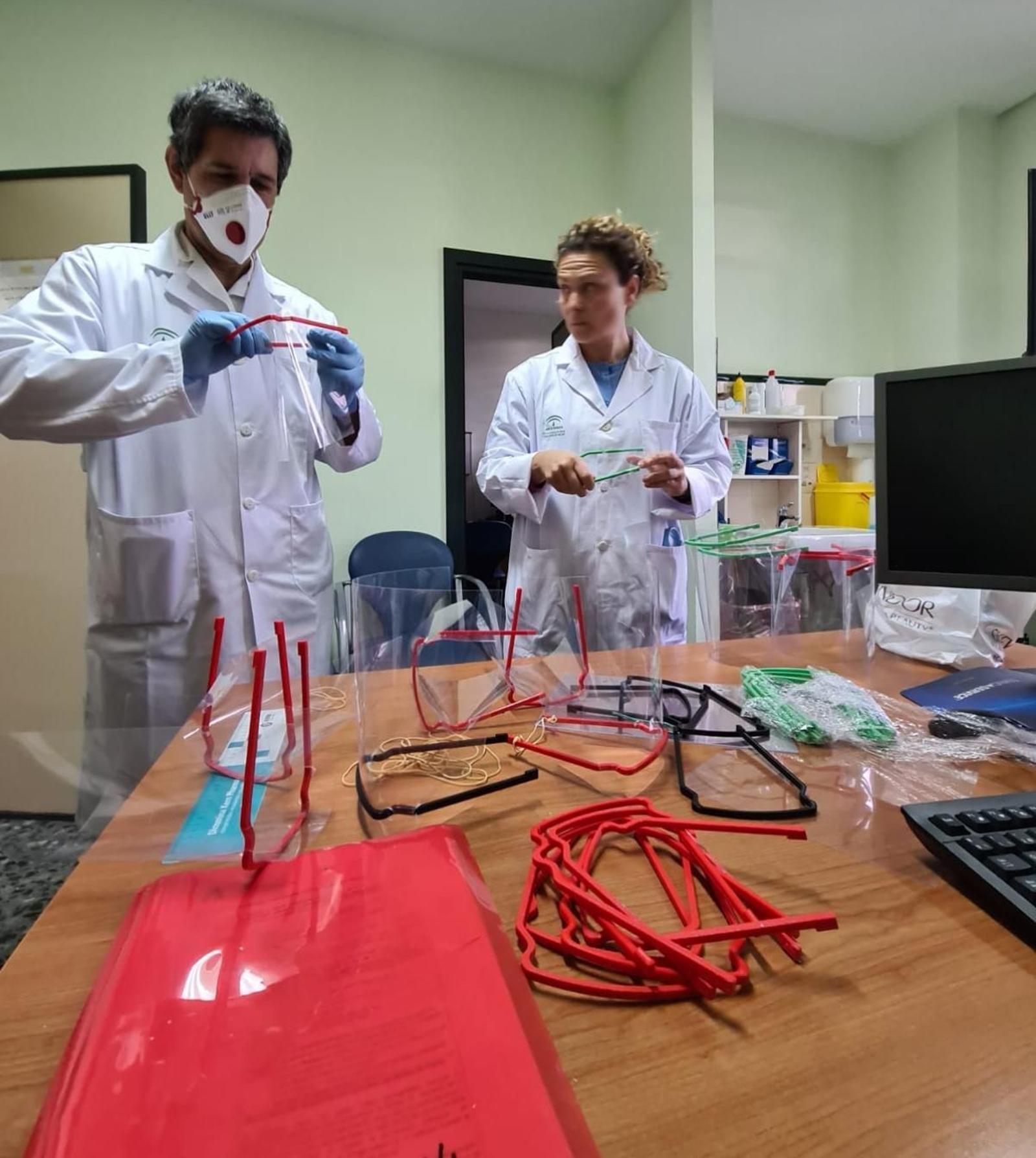 Pantallas entregadas a los sanitarios.