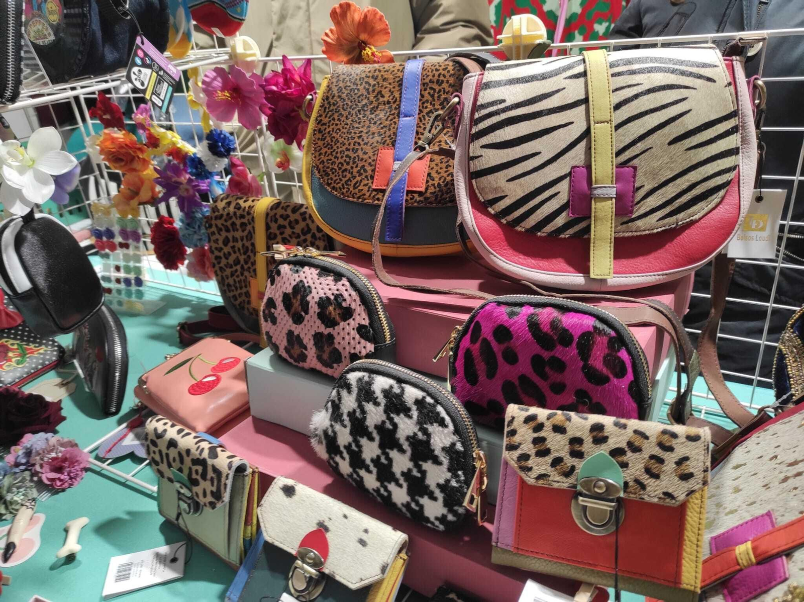 Bolsos y monederos vintage te esperan en el puesto de Coquita Corsets.