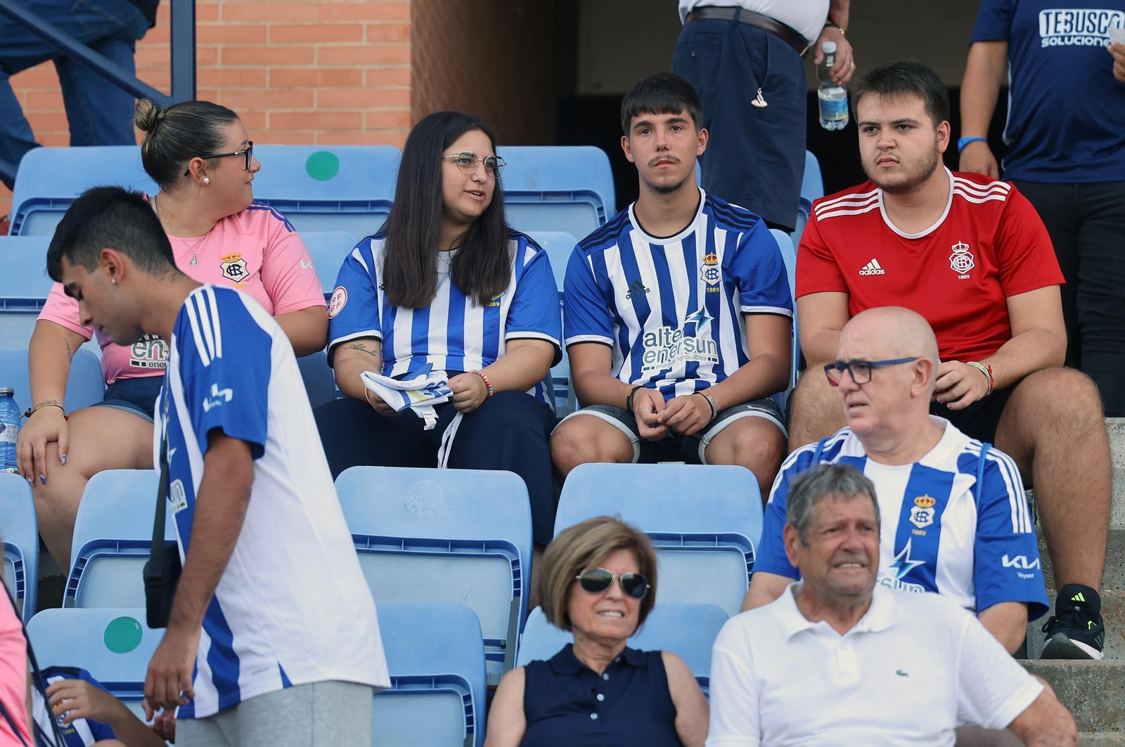 Búscate en las gradas del estadio en la celebración del Trofeo Colombino
