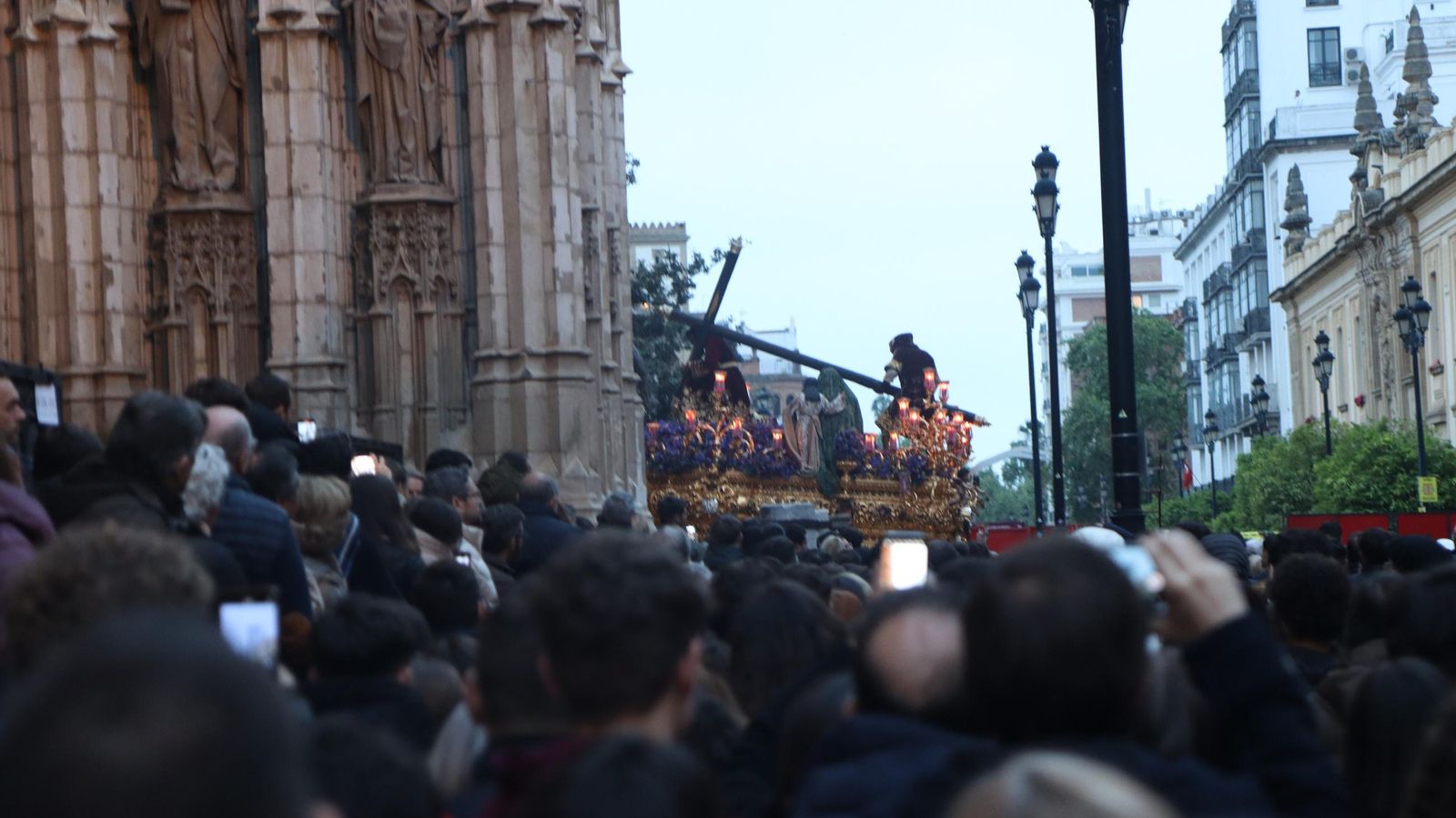 La Madrugá por la Carrera Oficial en la Semana Santa de Sevilla 2025