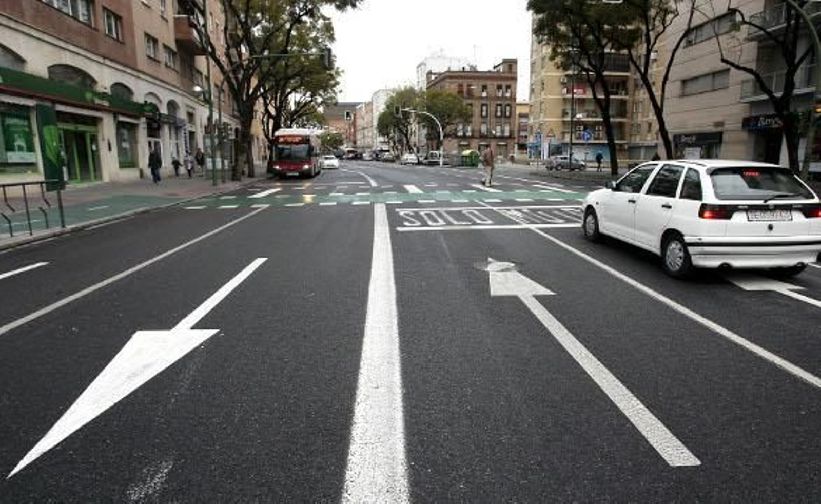 Taxistas critican la "vuelta a la anarquía y al caos" en Luis Montoto