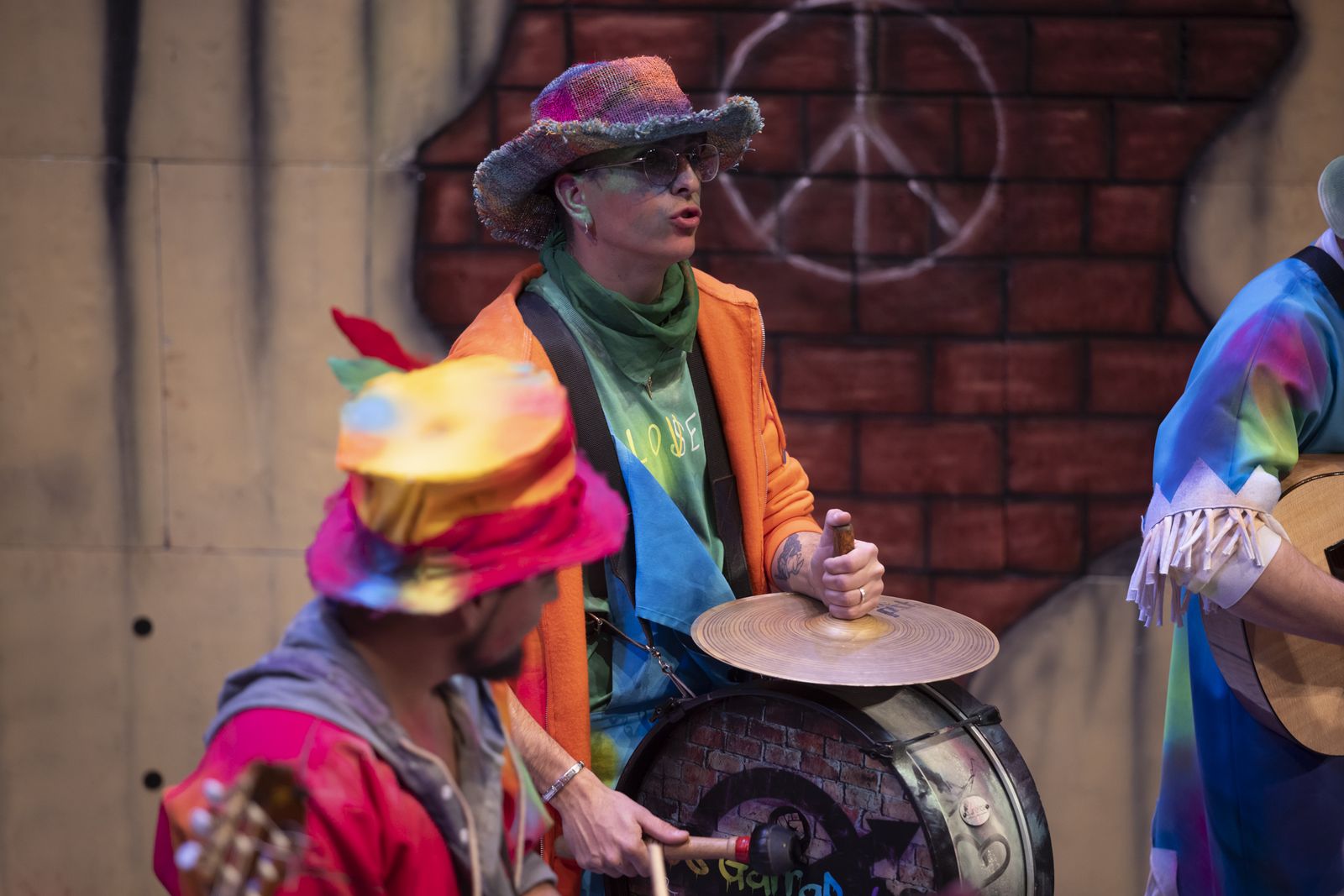 Imágenes de la actuación de la comparsa de Huelva "Los garrapatas" en el Carnaval Colombino