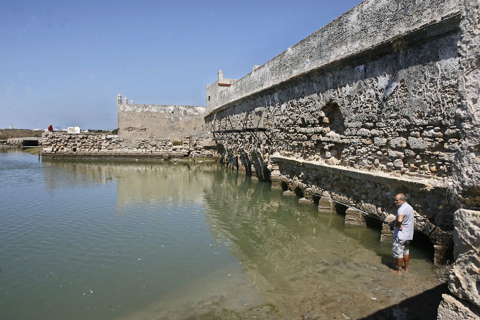 El Molino de Mareas del Río Arillo se encuentra en un estado ruinoso.