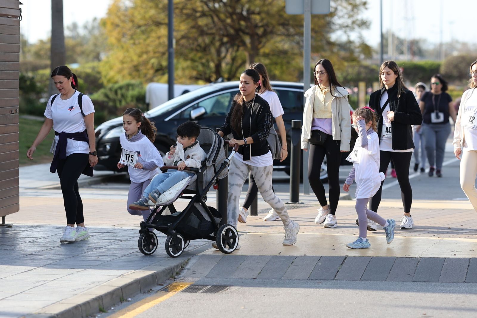 La Carrera Solidaria por el Día de la Mujer McArthurGlen, en fotos