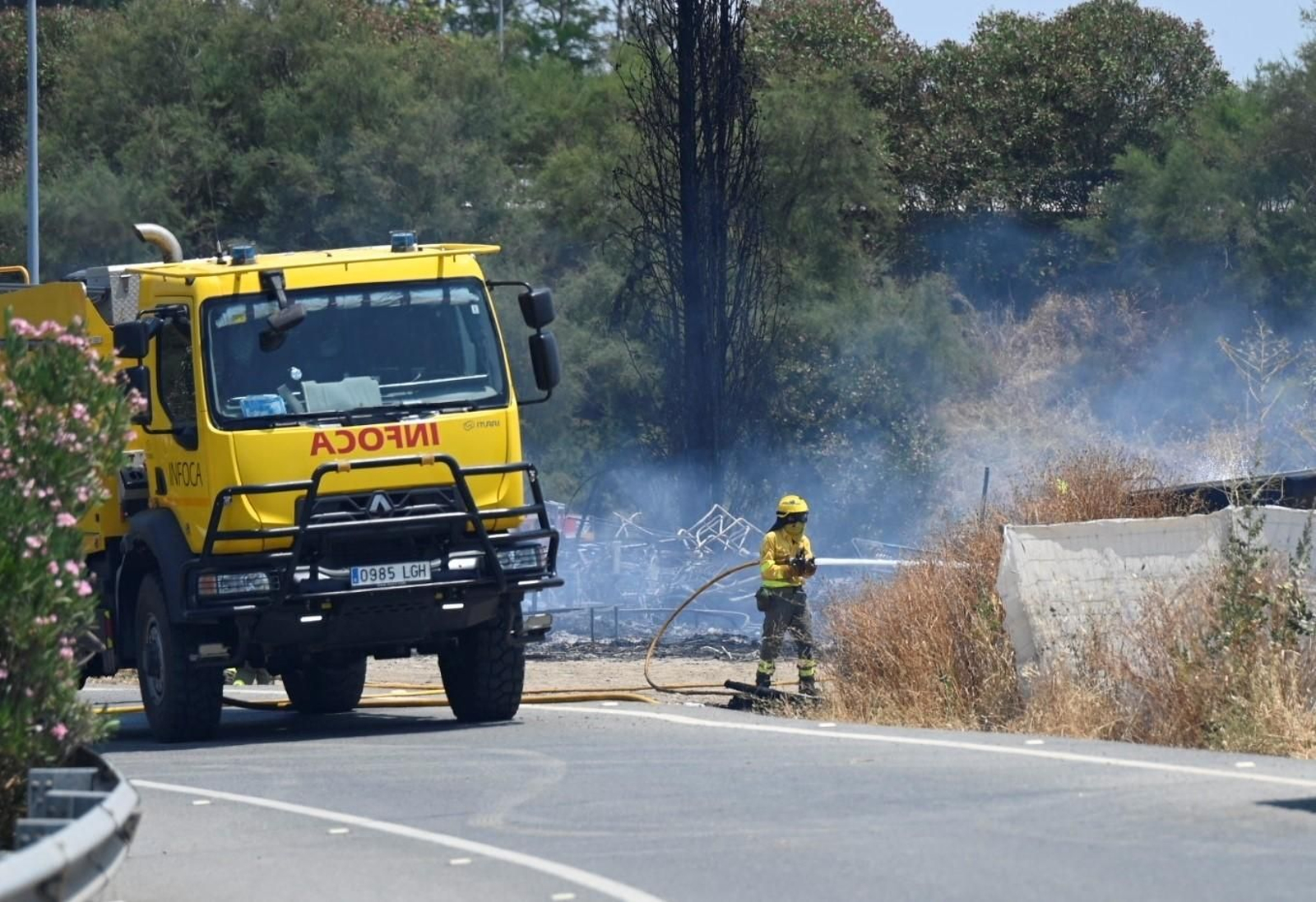 Las imágenes del incendio junto al Carrefour Zahira
