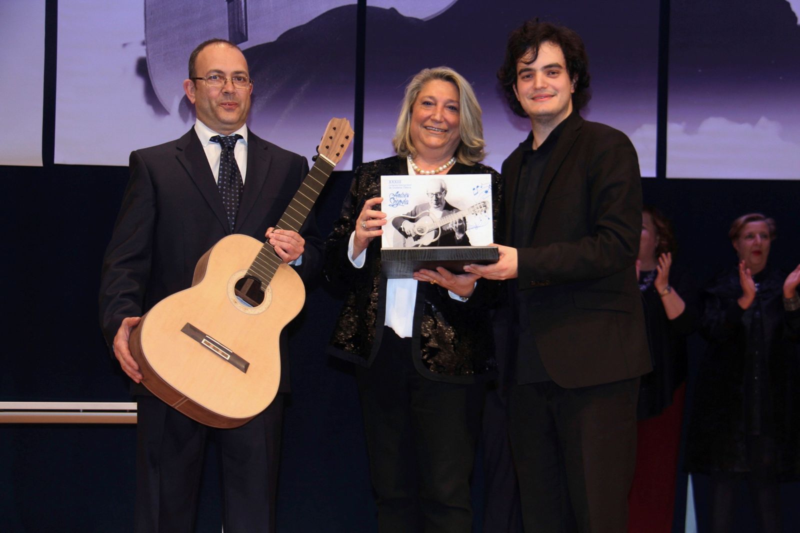 Santos Simoës recoge el premio.