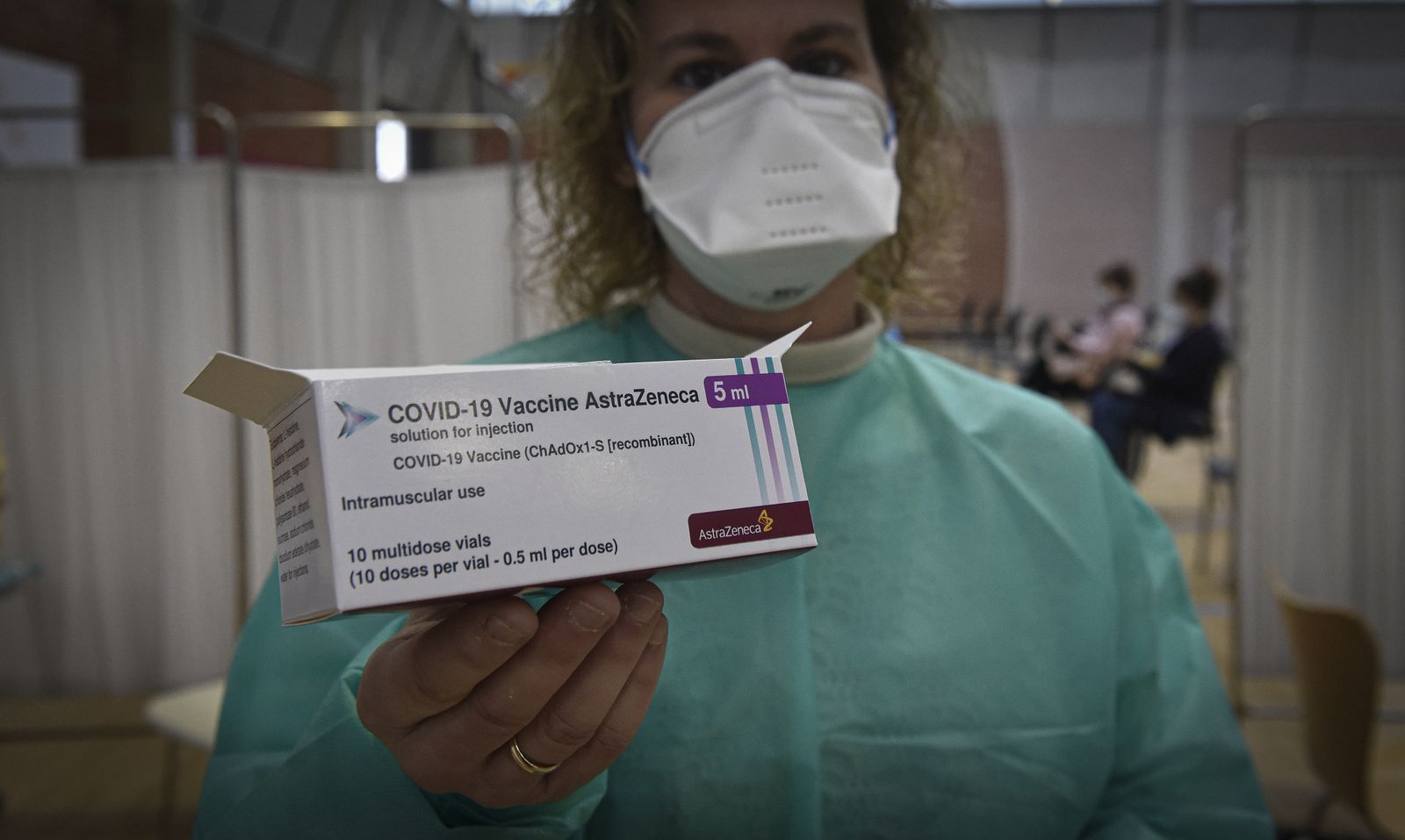 Coronavirus: La vacunación en el Pabellón deportivo de la Facultad de Económicas