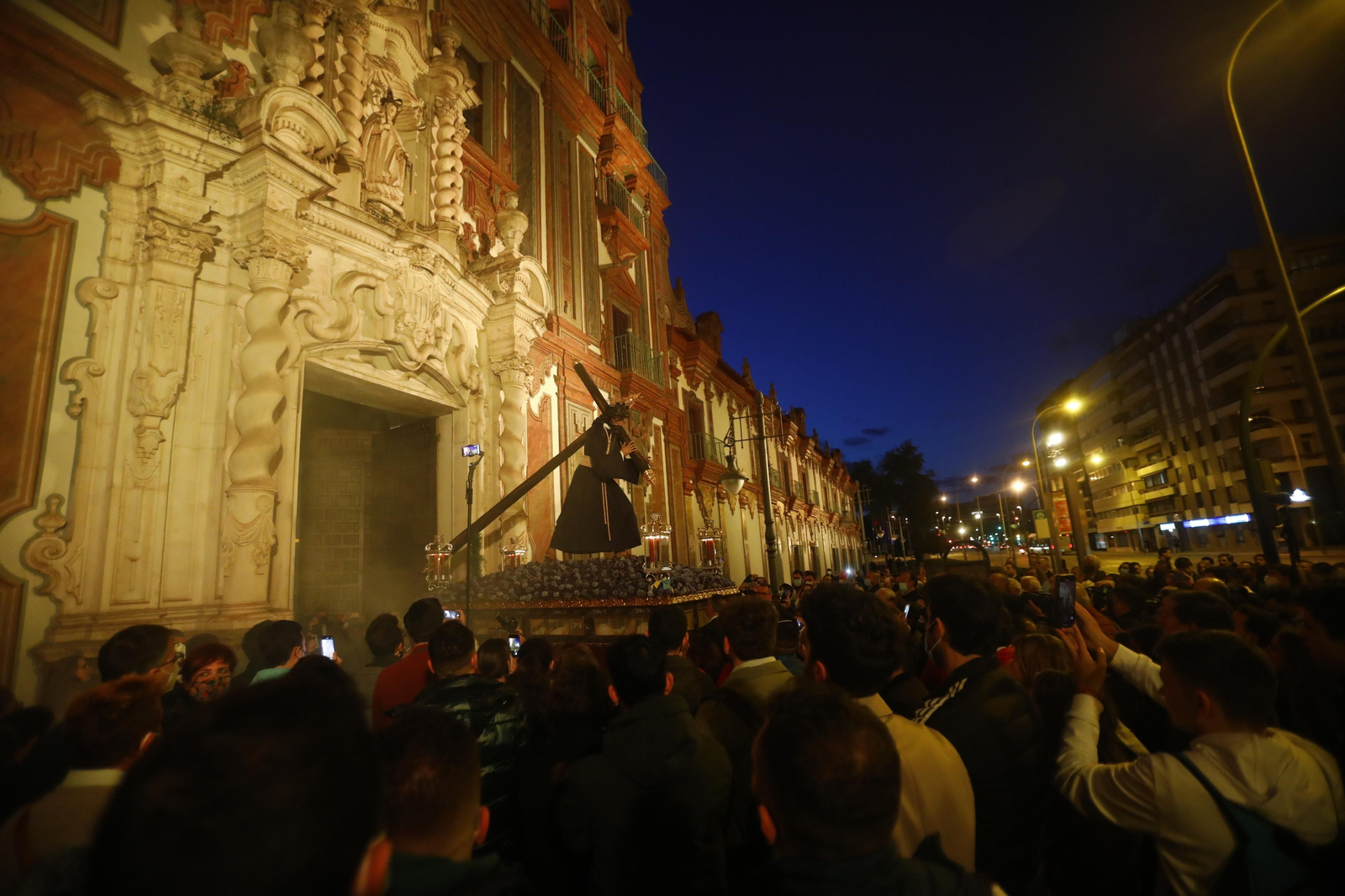 El vía crucis del Señor del Soberano Poder de Córdoba, en imágenes