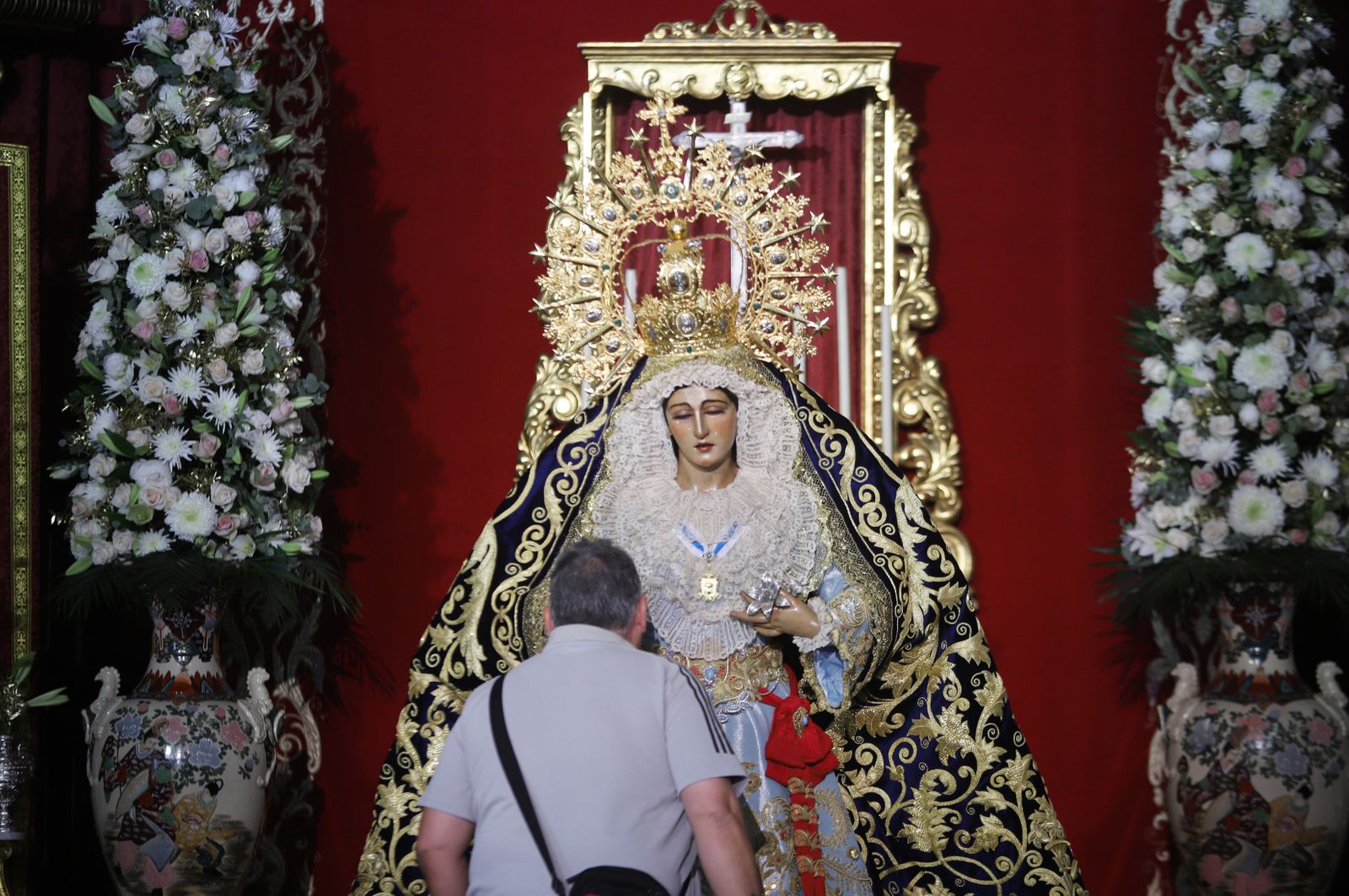 Imágenes del besamanos a María Santísima de la Amargura