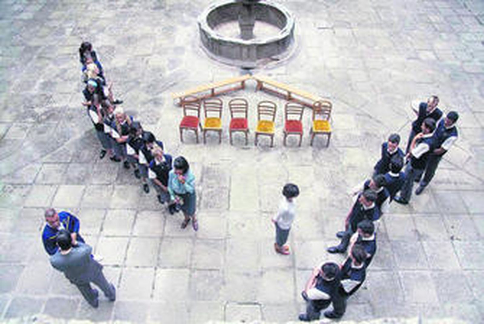 Los chicos y chicas del San Severo seguían una férrea disciplina y tenían que formar diariamente en el patio del colegio antes de entrar a las aulas.