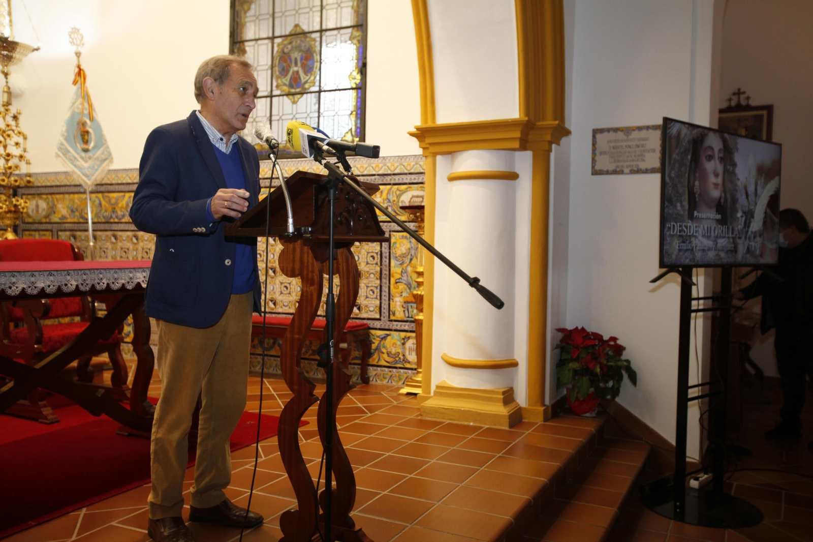 Emilio Palacios durante su intervención en la presentación del libro