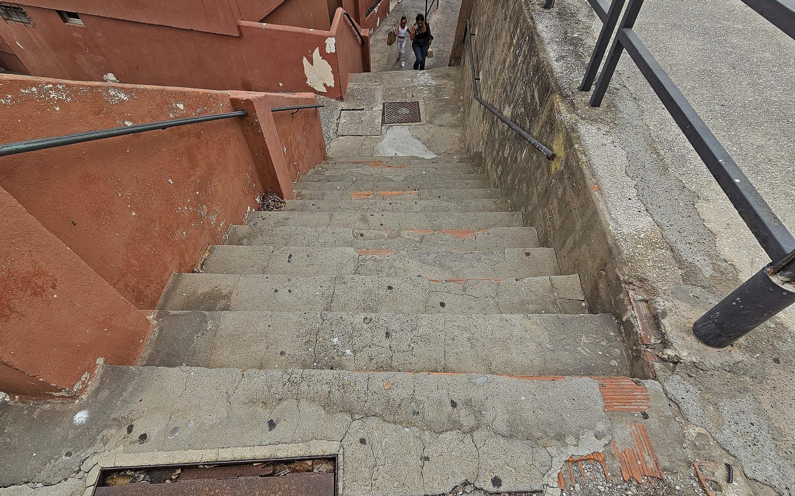 Fotos de los desperfectos en la barriada del Liang Shan Po en Algeciras