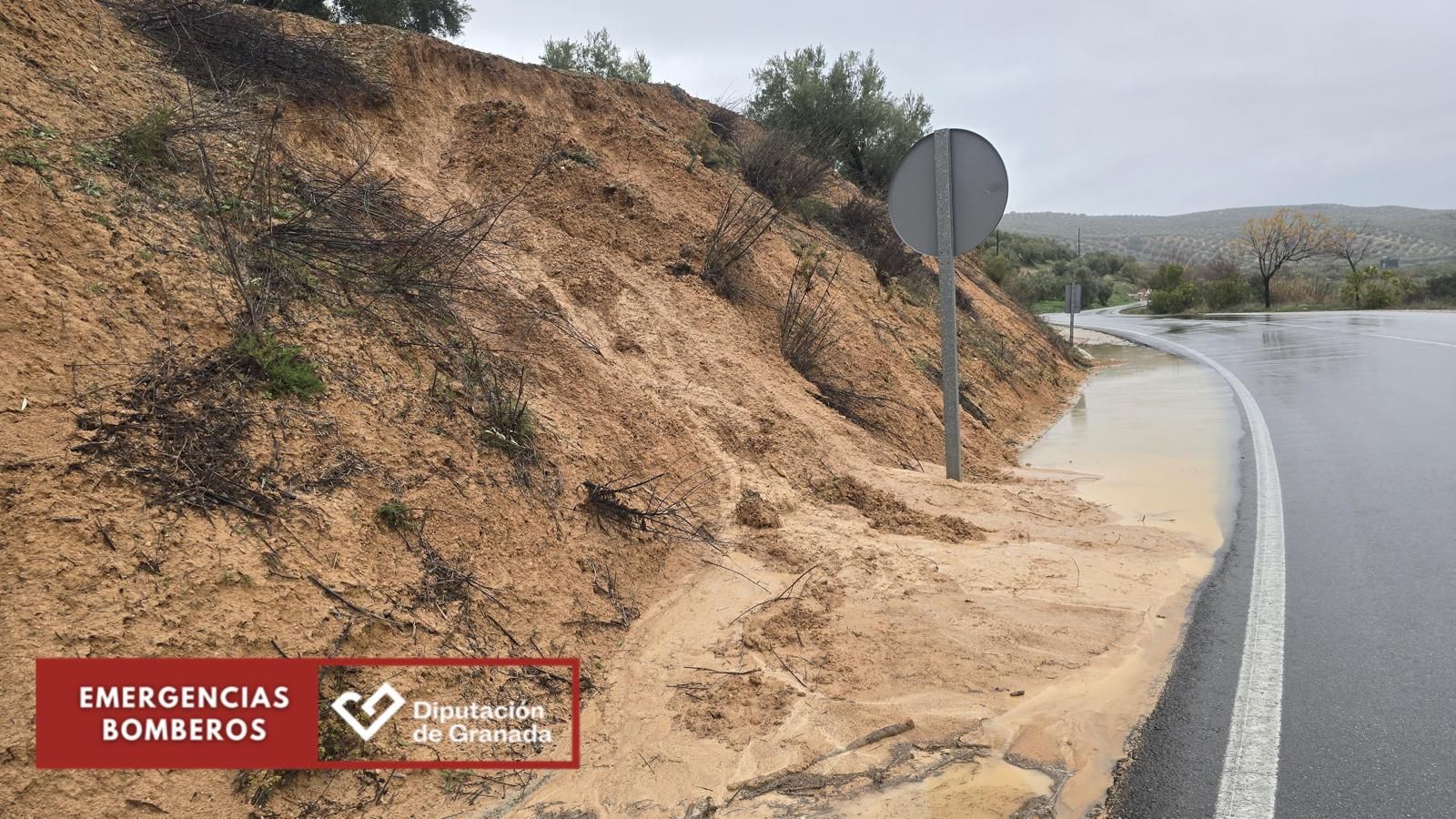 Todas las fotos de la borrasca Leonardo y sus incidencias en Granada: desprendimientos, ríos desbordados y lluvia